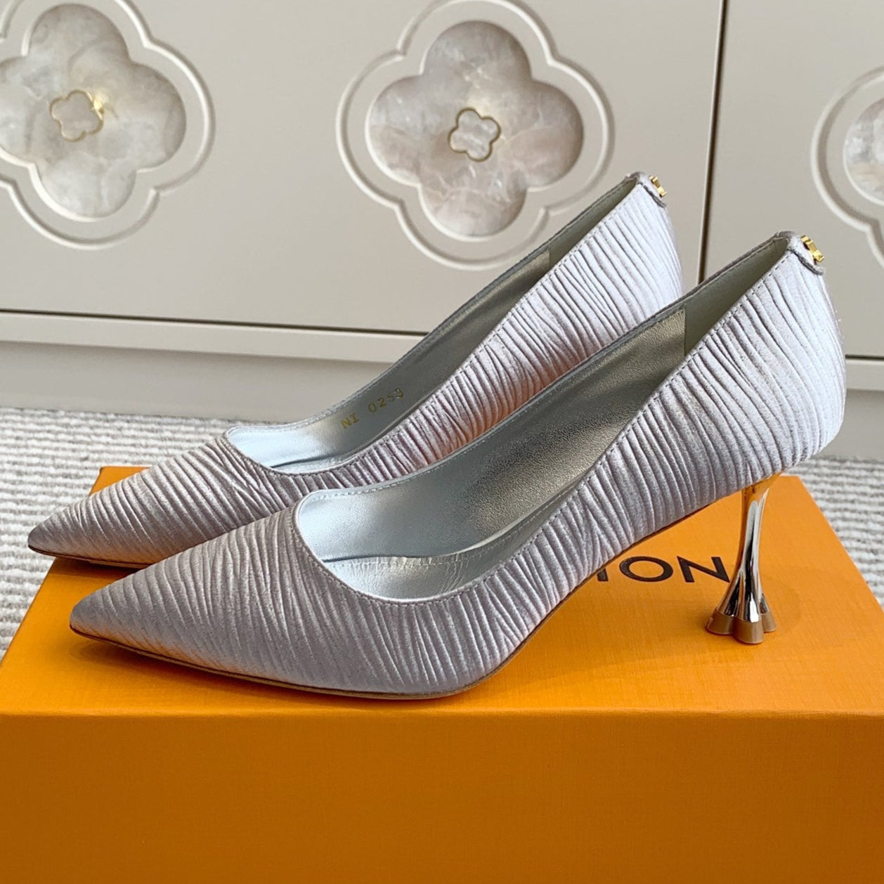 BLOSSOM PUMP 7 CM IN SILVER IMPORTED STRIPED SILK SATIN - 35