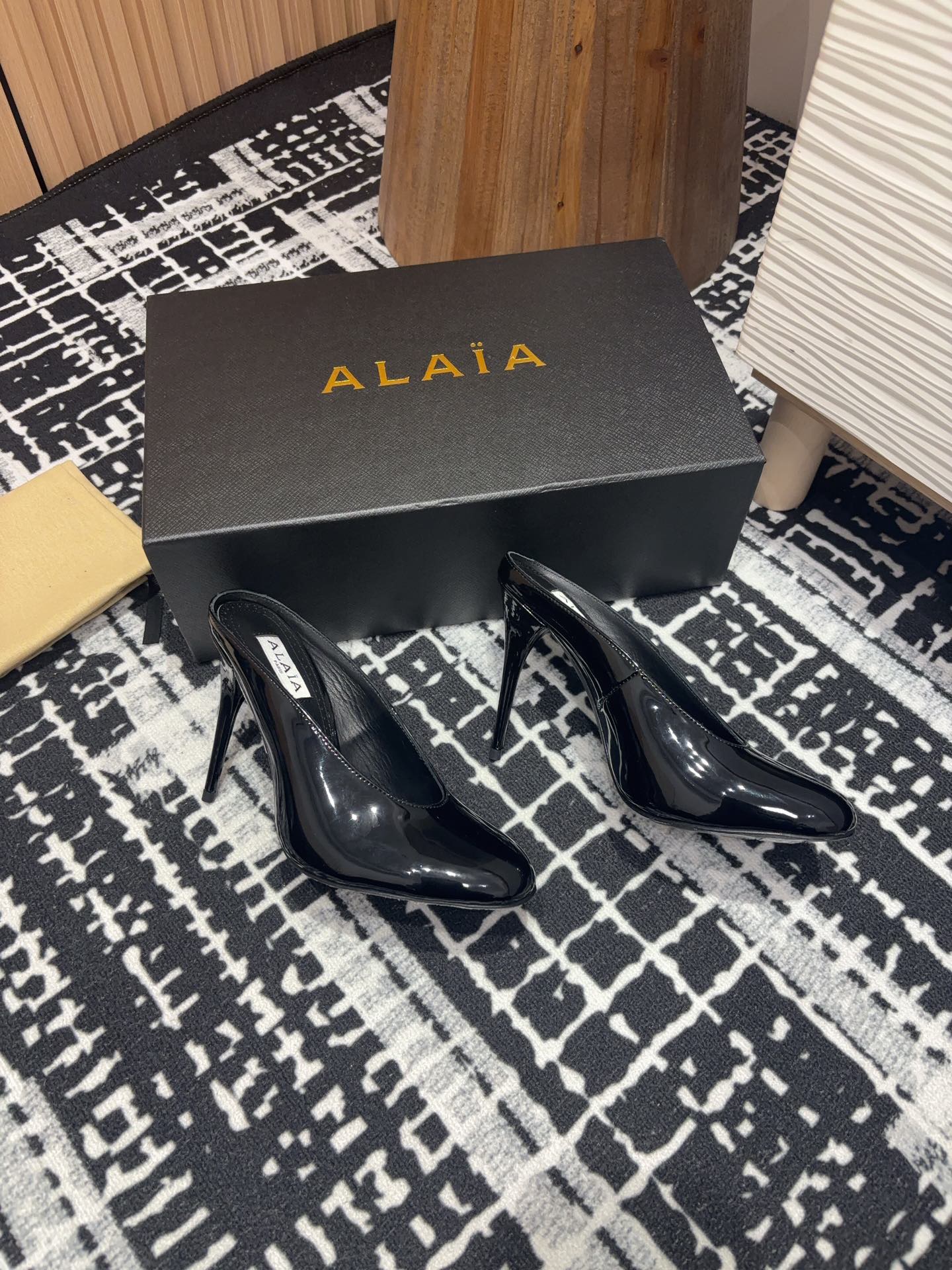 HIGH-HEEL 10 CM MULES IN BLACK PATENT CALFSKIN - 35