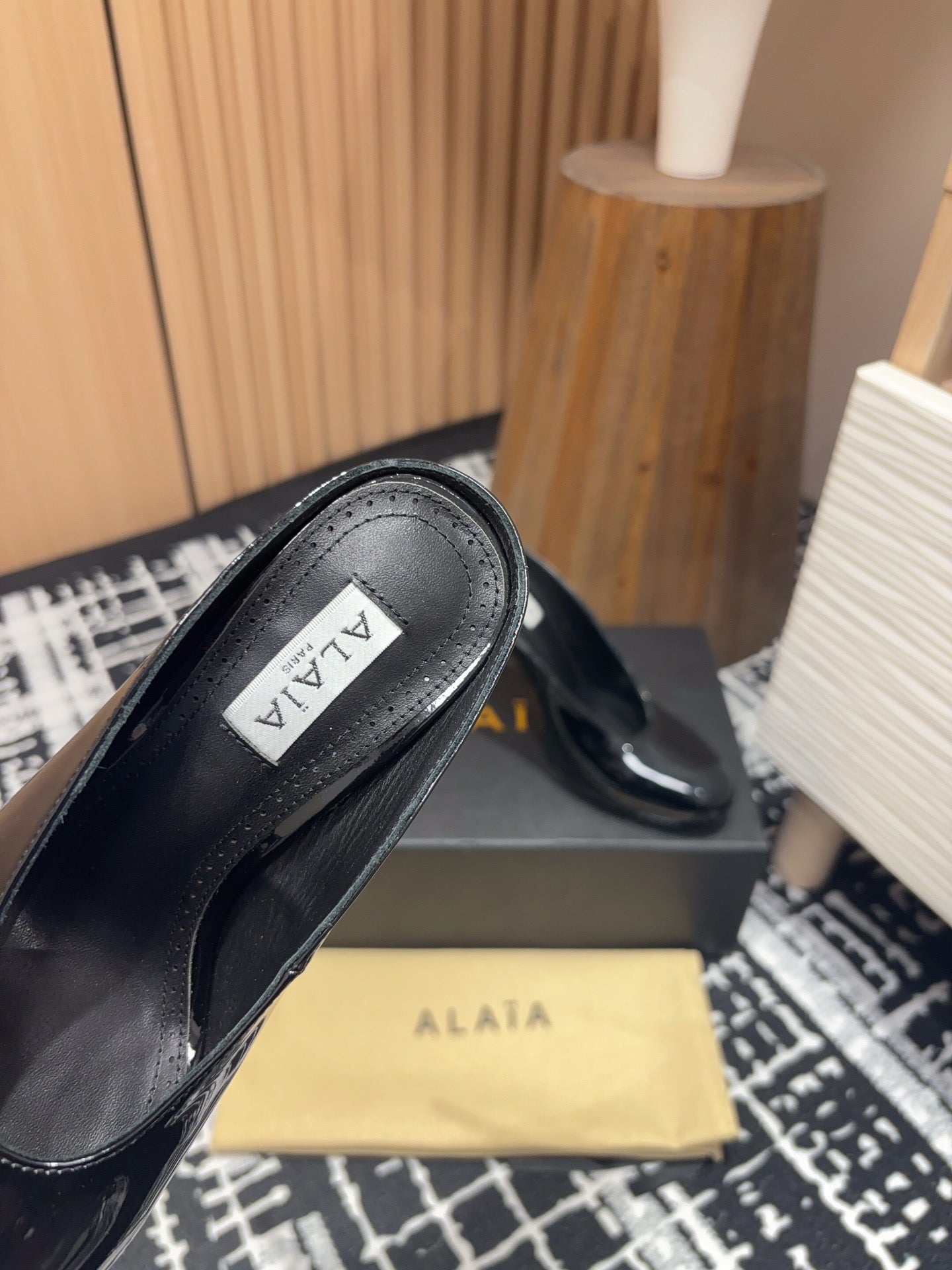 HIGH-HEEL 10 CM MULES IN BLACK PATENT CALFSKIN - 35