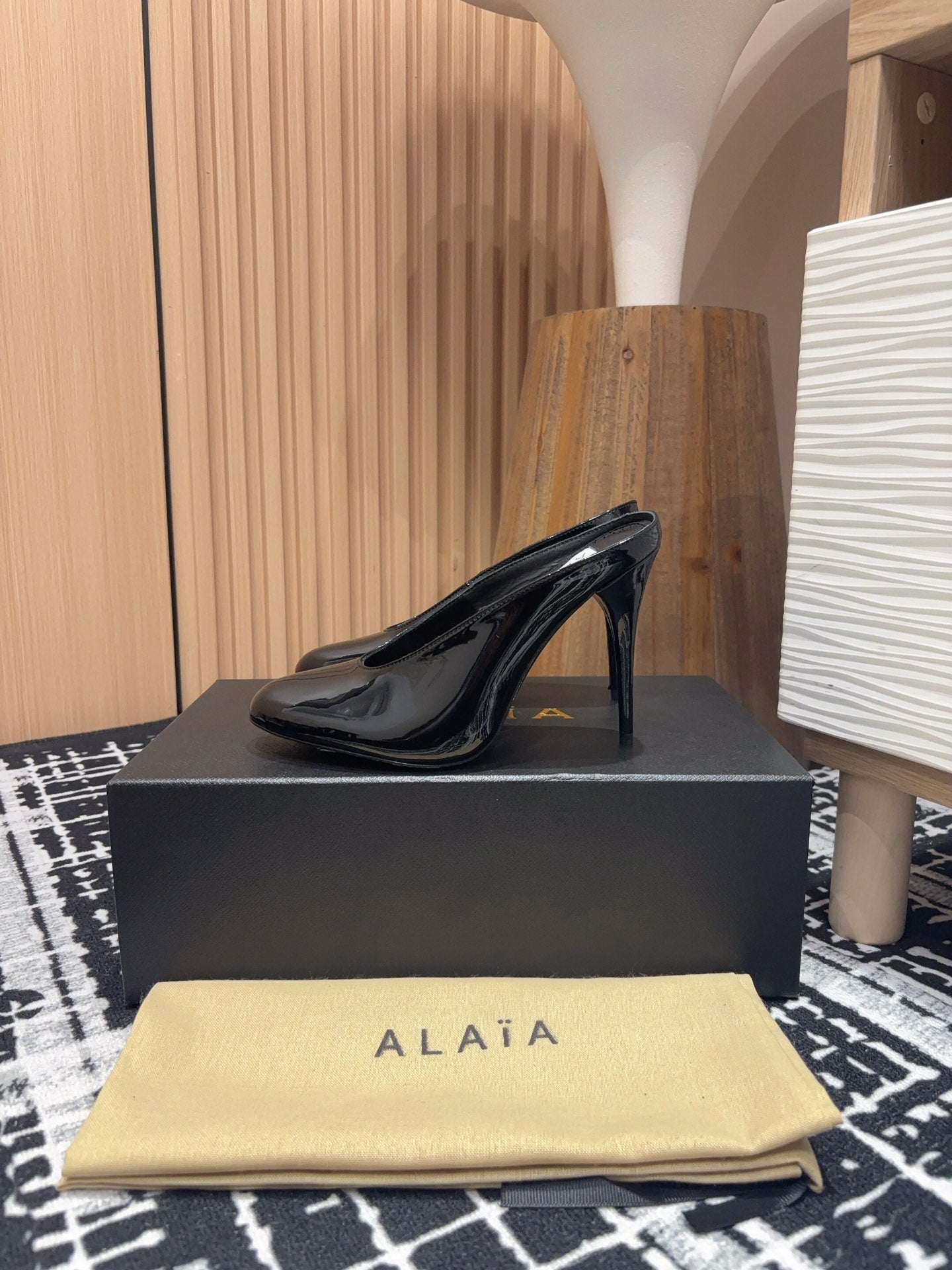 HIGH-HEEL 10 CM MULES IN BLACK PATENT CALFSKIN - 35