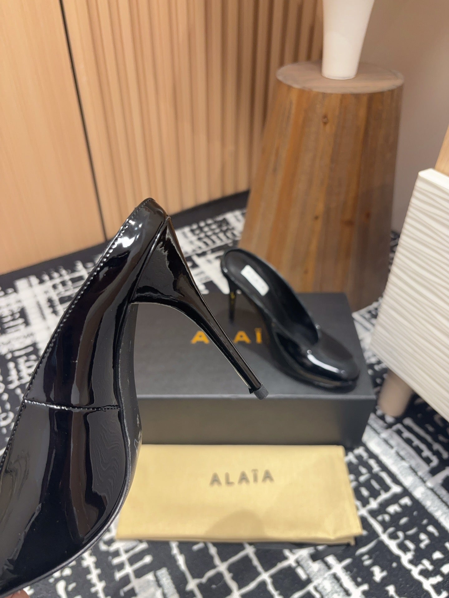 HIGH-HEEL 10 CM MULES IN BLACK PATENT CALFSKIN - 35