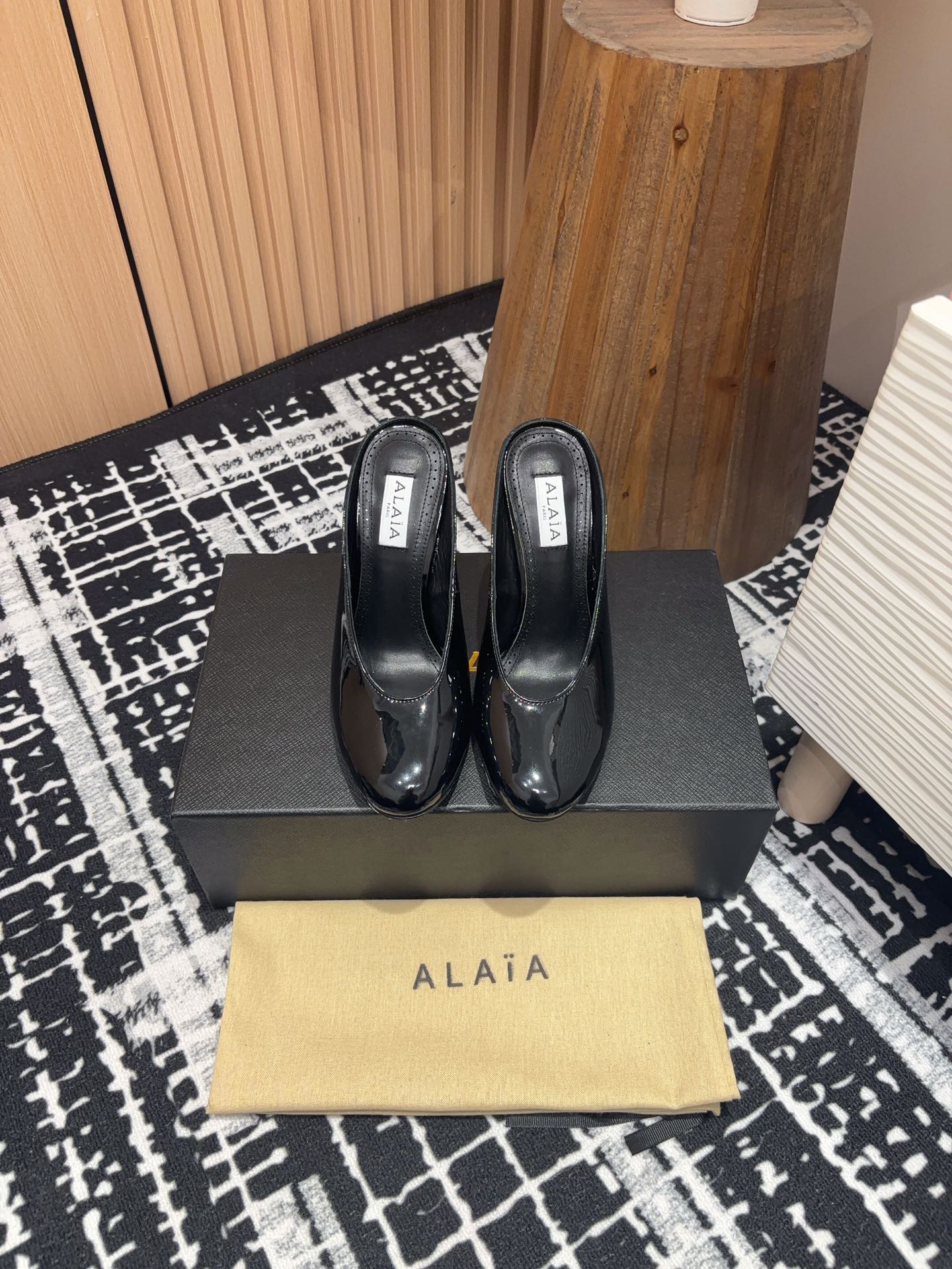 HIGH-HEEL 10 CM MULES IN BLACK PATENT CALFSKIN - 35