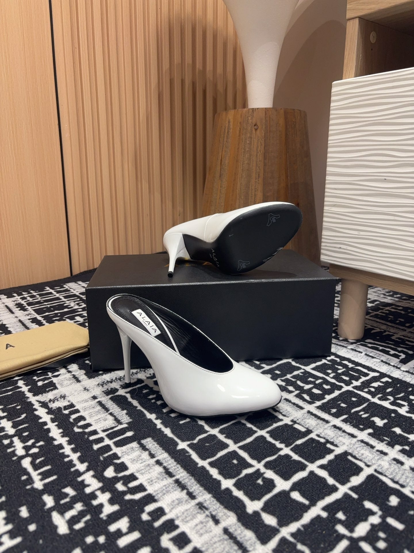 HIGH-HEEL 10 CM MULES IN WHITE PATENT CALFSKIN - 35
