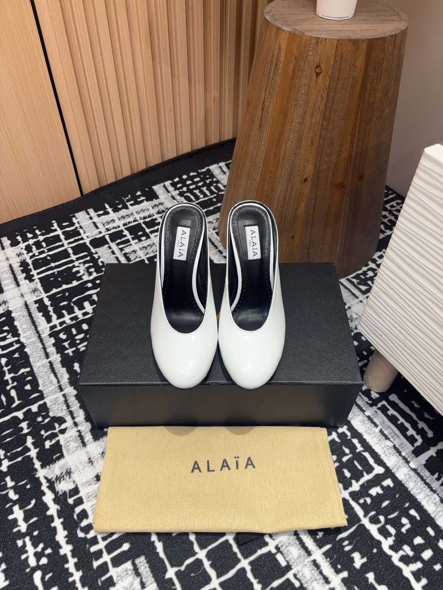 HIGH-HEEL 10 CM MULES IN WHITE PATENT CALFSKIN - 35