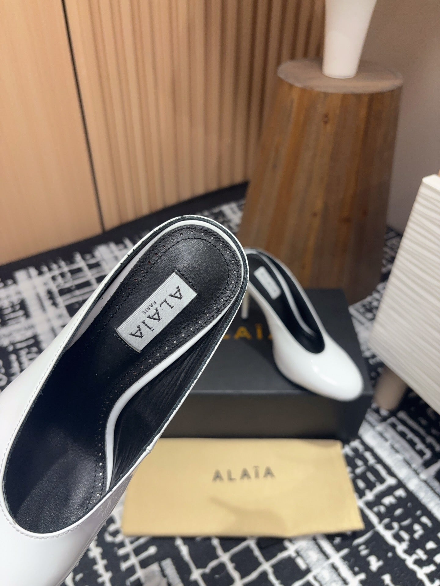 HIGH-HEEL 10 CM MULES IN WHITE PATENT CALFSKIN - 35