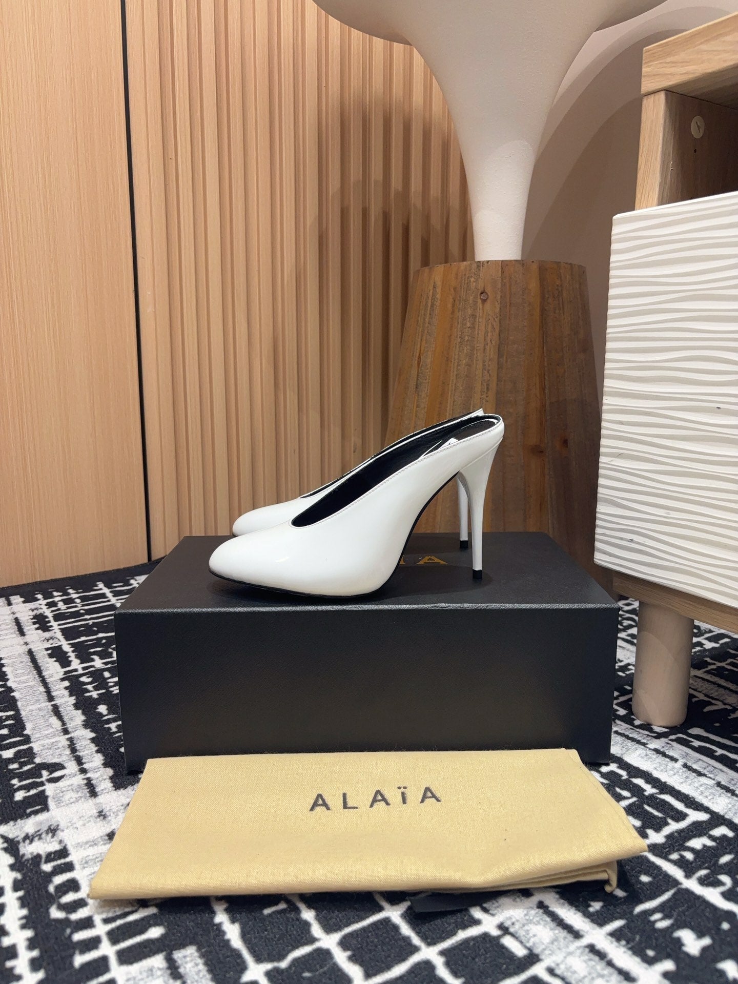 HIGH-HEEL 10 CM MULES IN WHITE PATENT CALFSKIN - 35