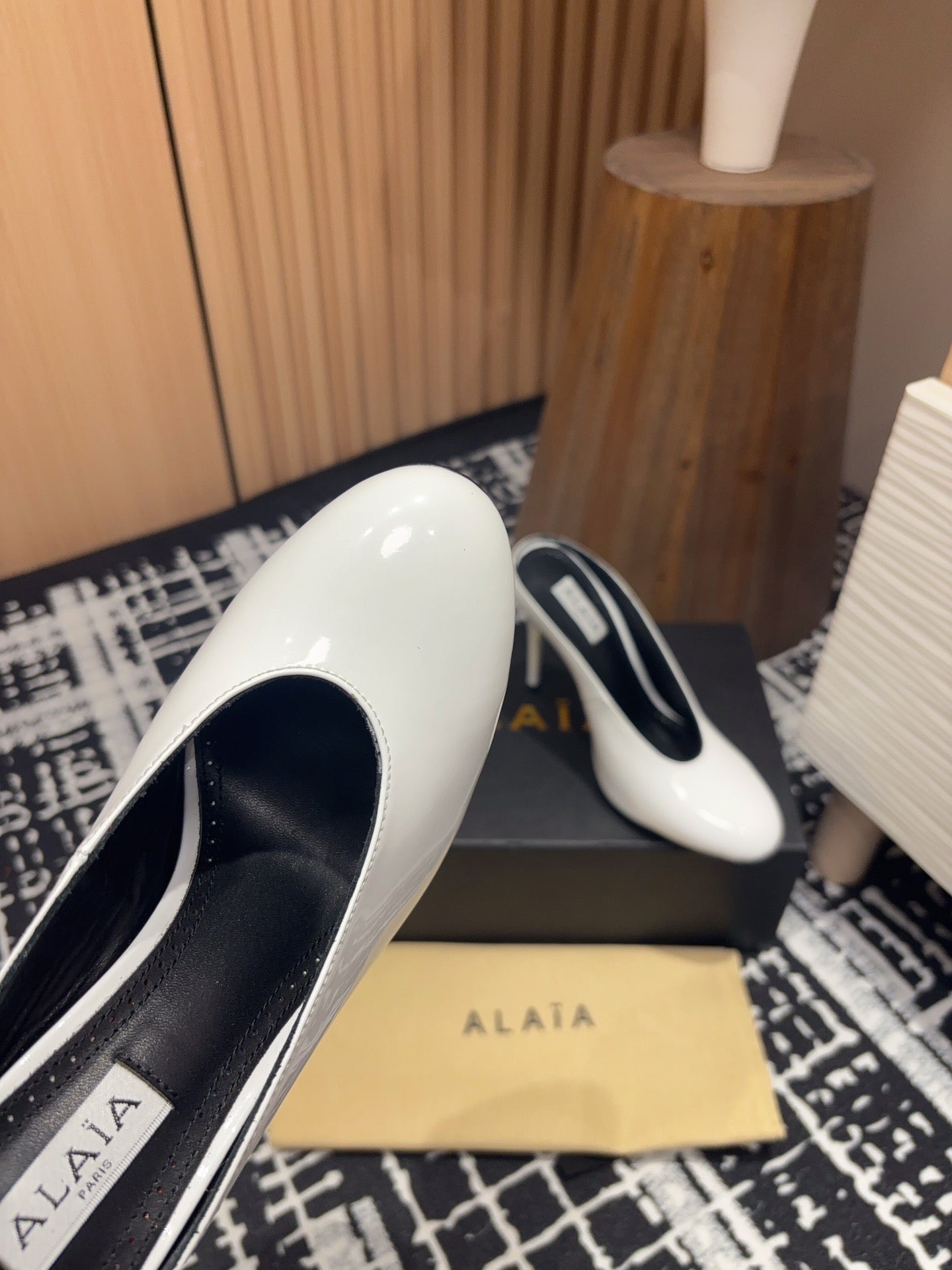 HIGH-HEEL 10 CM MULES IN WHITE PATENT CALFSKIN - 35