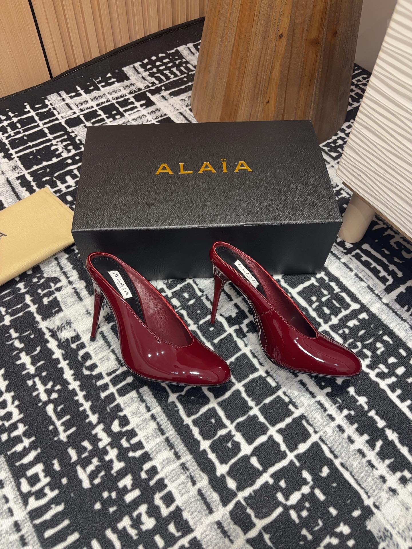 HIGH-HEEL 10 CM MULES IN BERRY RED PATENT CALFSKIN - 35