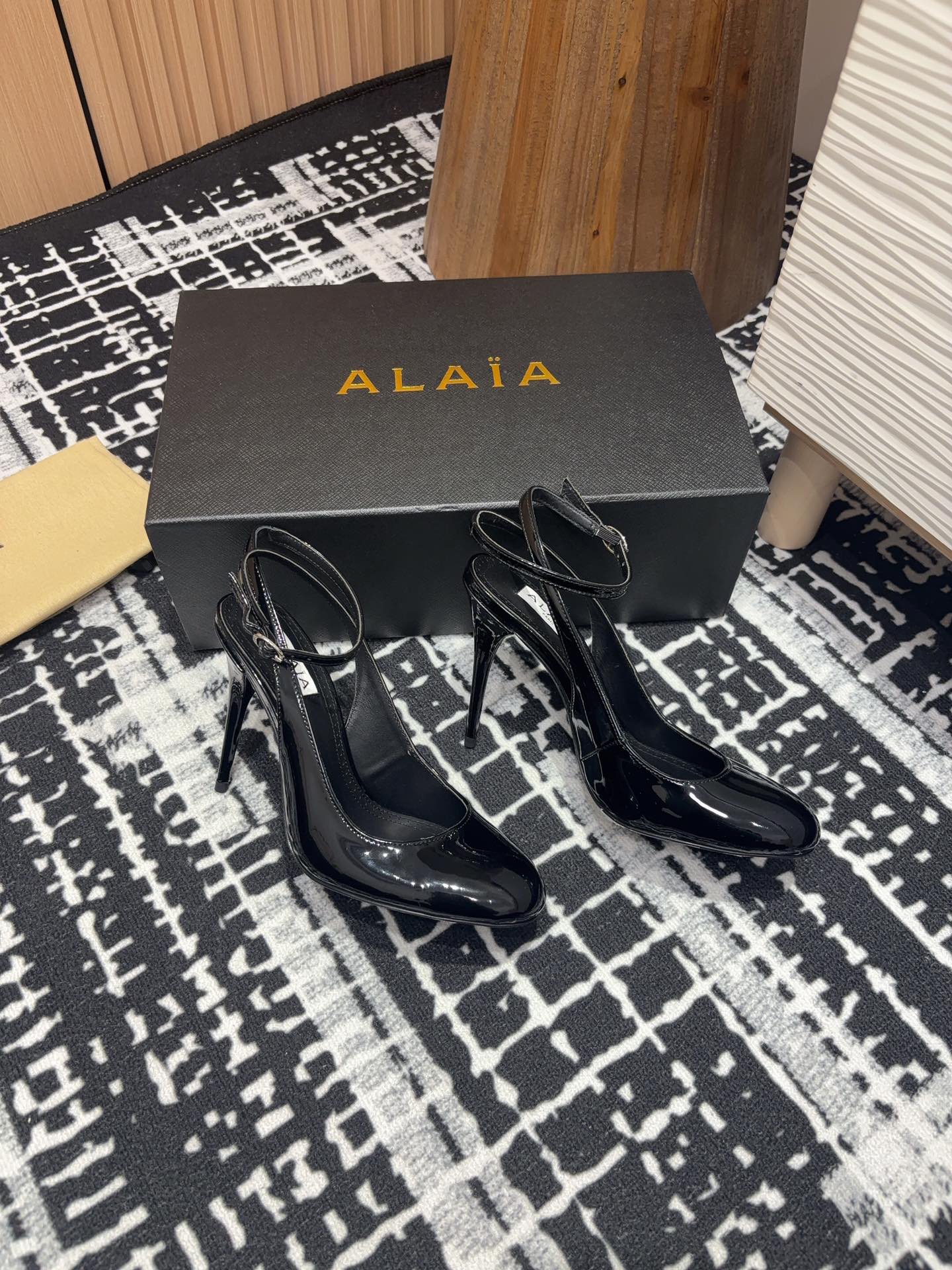 SLINGBACK HEEL 10 CM IN BLACK PATENT CALFSKIN - 35