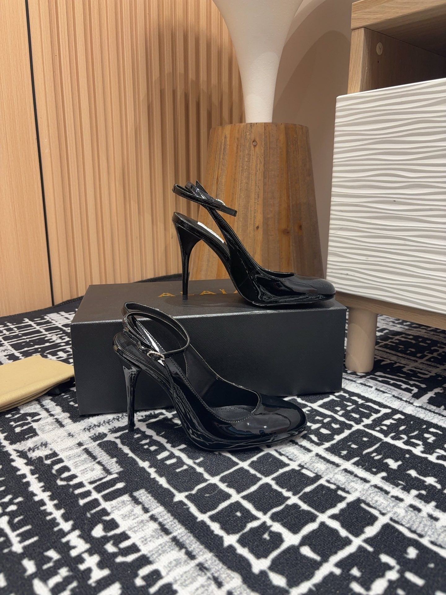 SLINGBACK HEEL 10 CM IN BLACK PATENT CALFSKIN - 35
