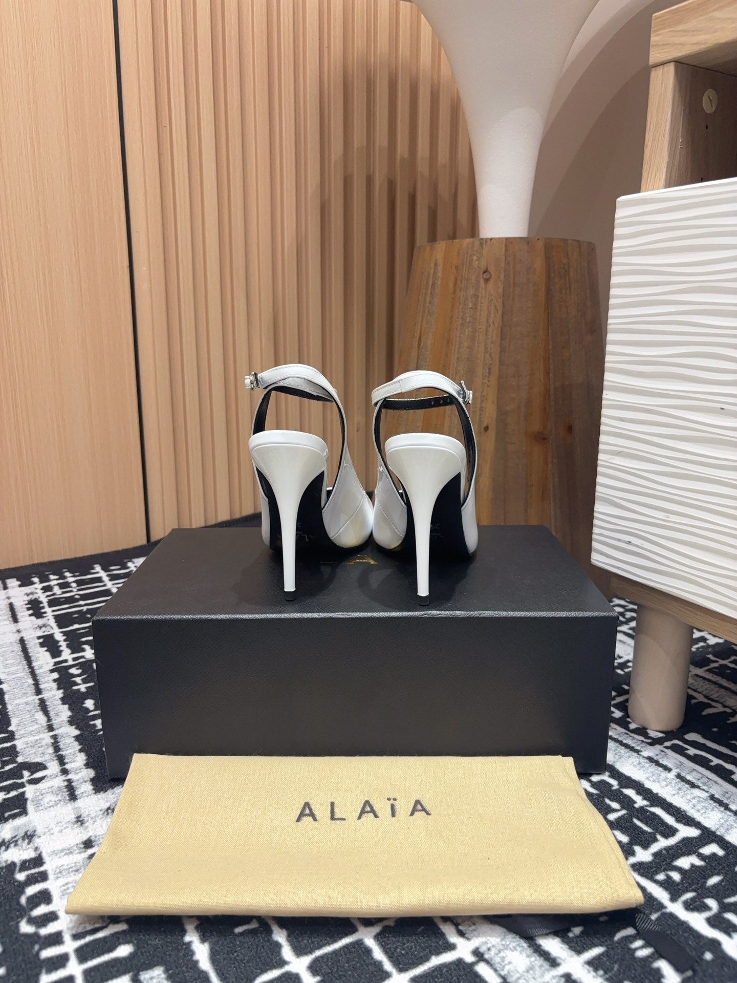 SLINGBACK HEEL 10 CM IN WHITE PATENT CALFSKIN - 35