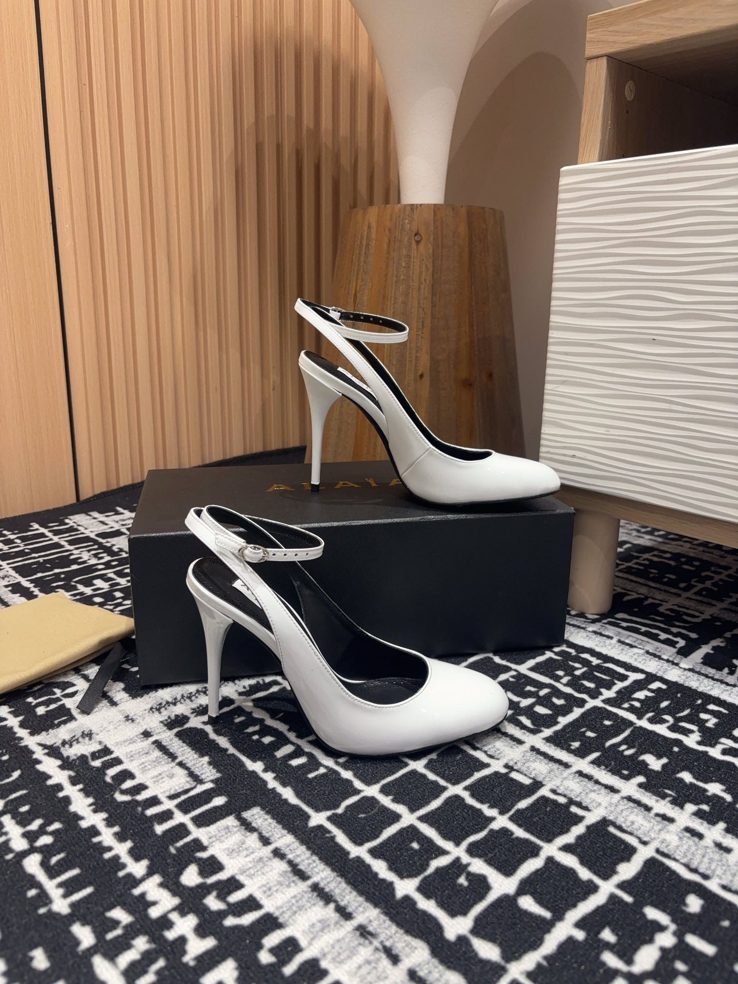SLINGBACK HEEL 10 CM IN WHITE PATENT CALFSKIN - 35