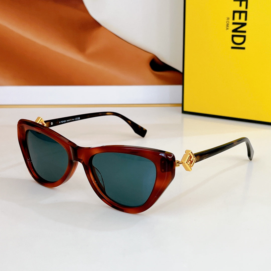 FF DIAMONDS CAT-EYE FRAME SUNGLASSES FE40149F IN ACETATE - White