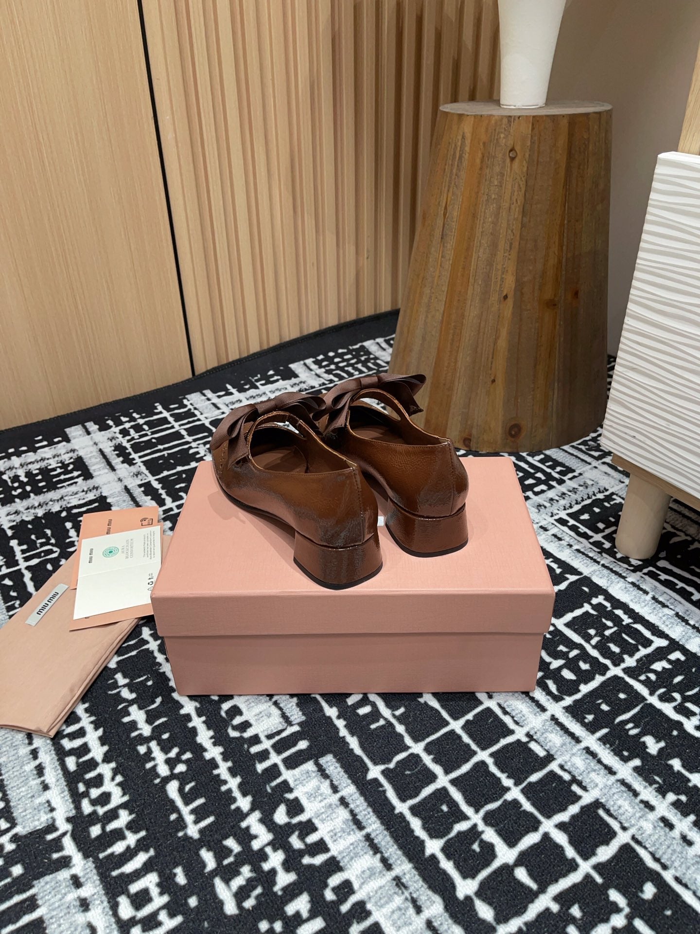 MARY JANE MID HEEL PUMPS IN RUSSET BROWN PATENT LAMBSKIN WITH BOW - 35