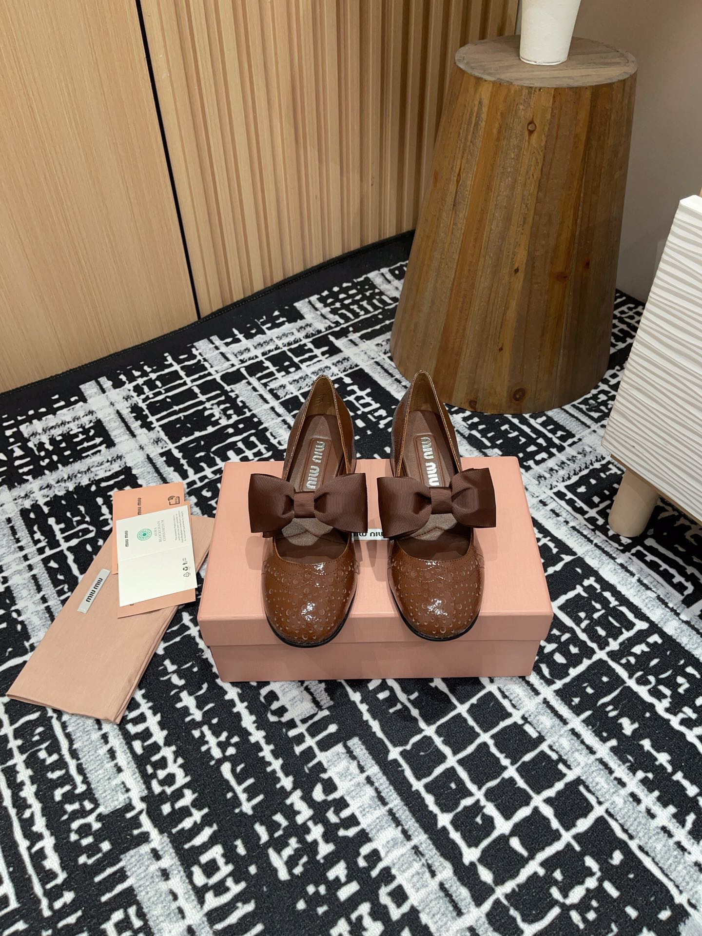 MARY JANE MID HEEL PUMPS IN RUSSET BROWN PATENT LAMBSKIN WITH BOW - 35