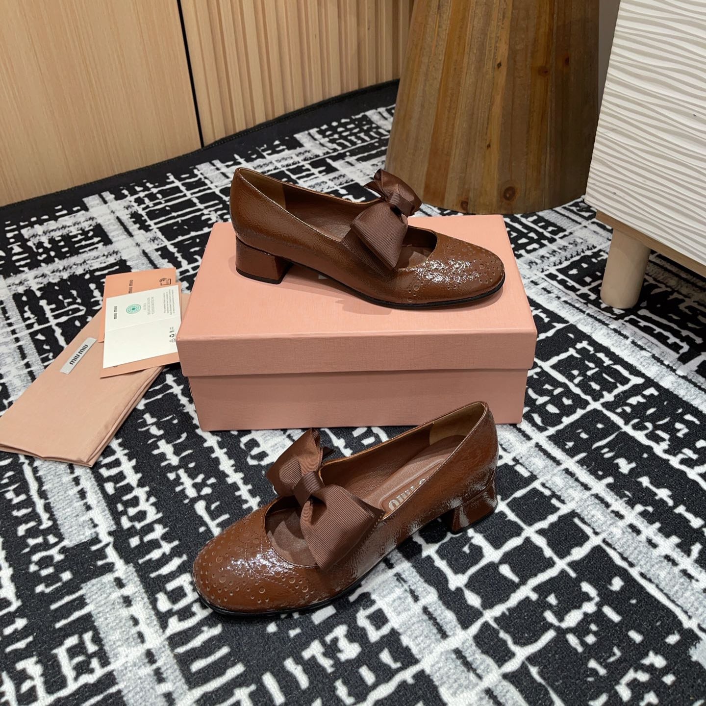MARY JANE MID HEEL PUMPS IN RUSSET BROWN PATENT LAMBSKIN WITH BOW - 35