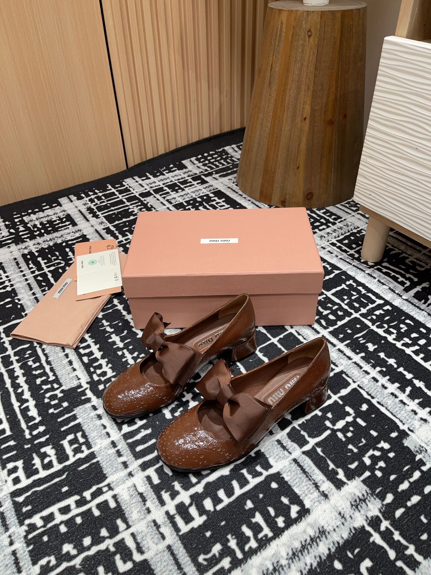 MARY JANE MID HEEL PUMPS IN RUSSET BROWN PATENT LAMBSKIN WITH BOW - 35