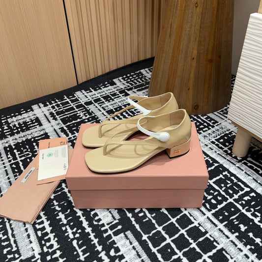 HIGH THONG SANDALS WITH WHITE STRAP IN BEIGE GLOSSY LAMBSKIN - 35