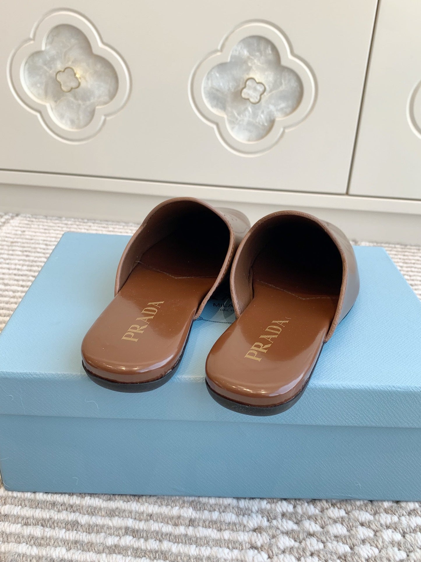 MULES IN BROWN GLOSSY SHEEPSKIN GOLD LETTERING LOGO - 35