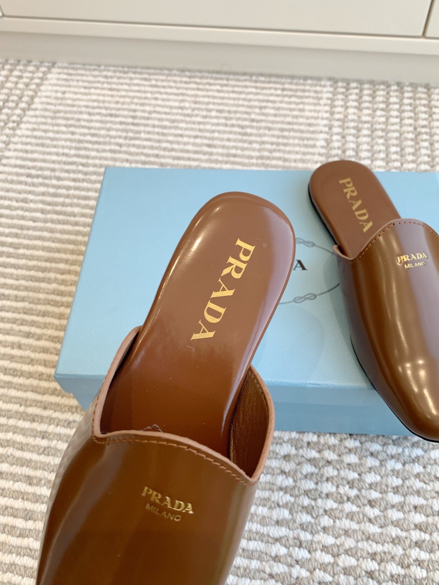 MULES IN BROWN GLOSSY SHEEPSKIN GOLD LETTERING LOGO - 35