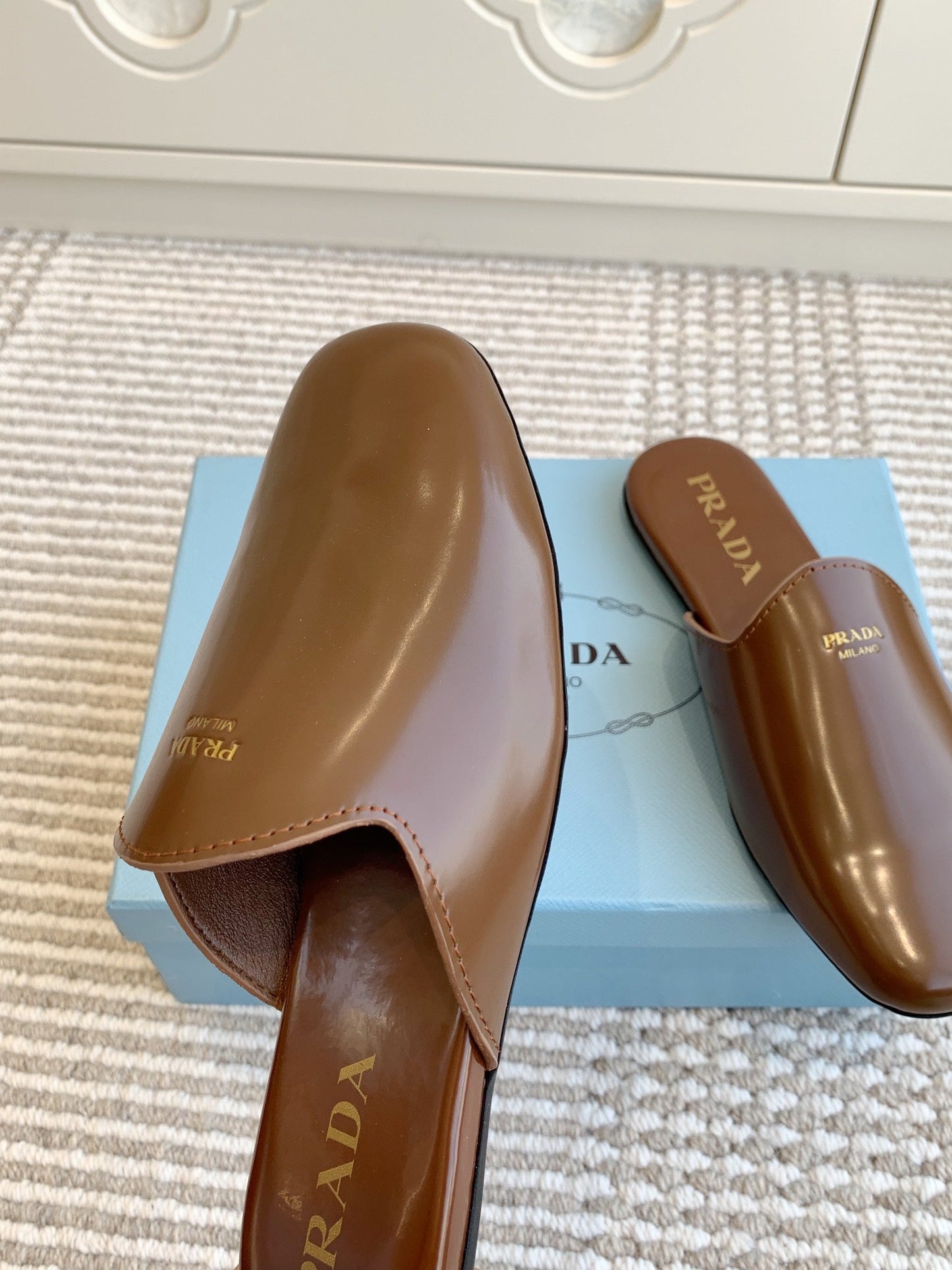 MULES IN BROWN GLOSSY SHEEPSKIN GOLD LETTERING LOGO - 35