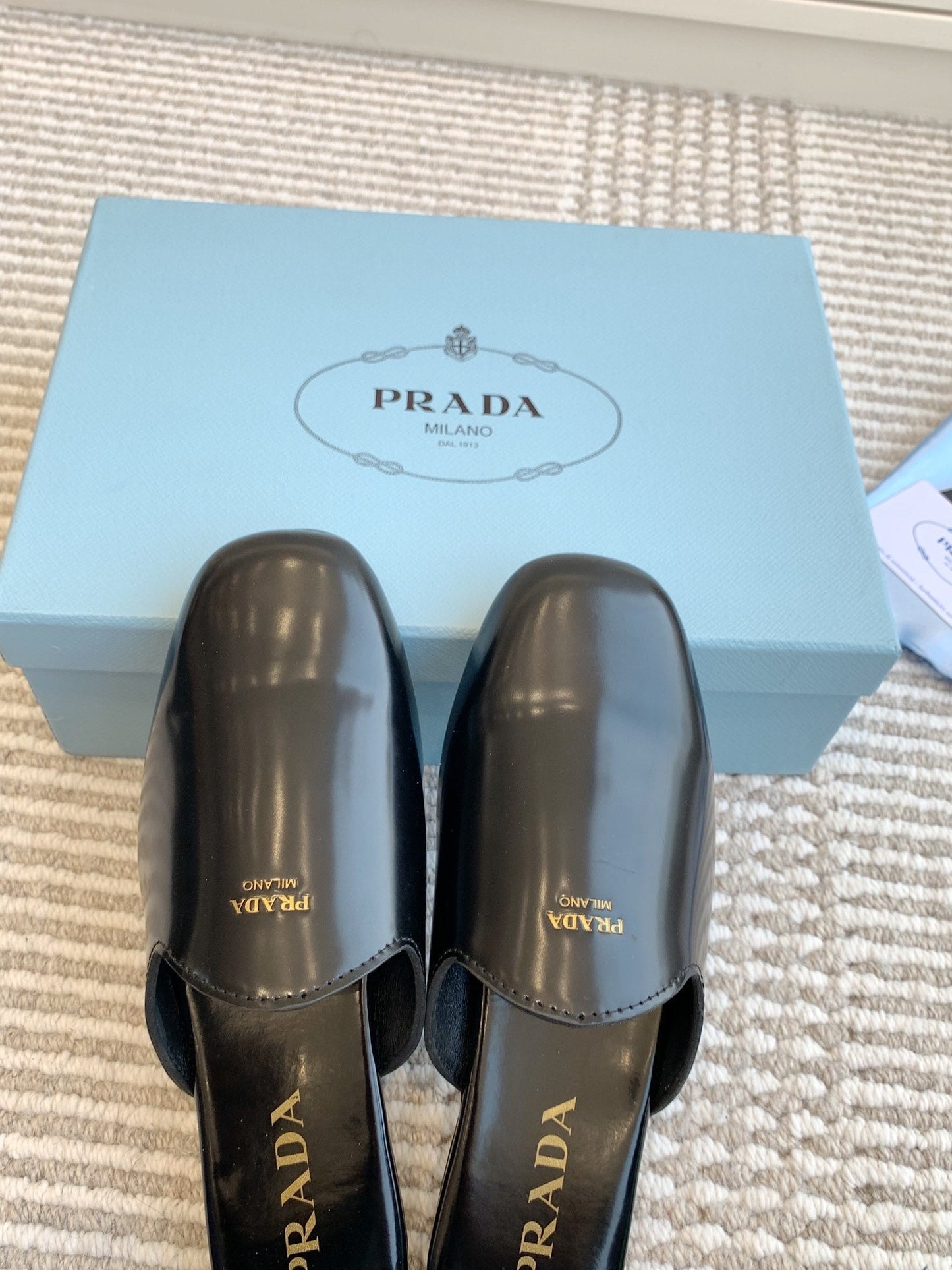 MULES IN BLACK GLOSSY SHEEPSKIN GOLD LETTERING LOGO - 35