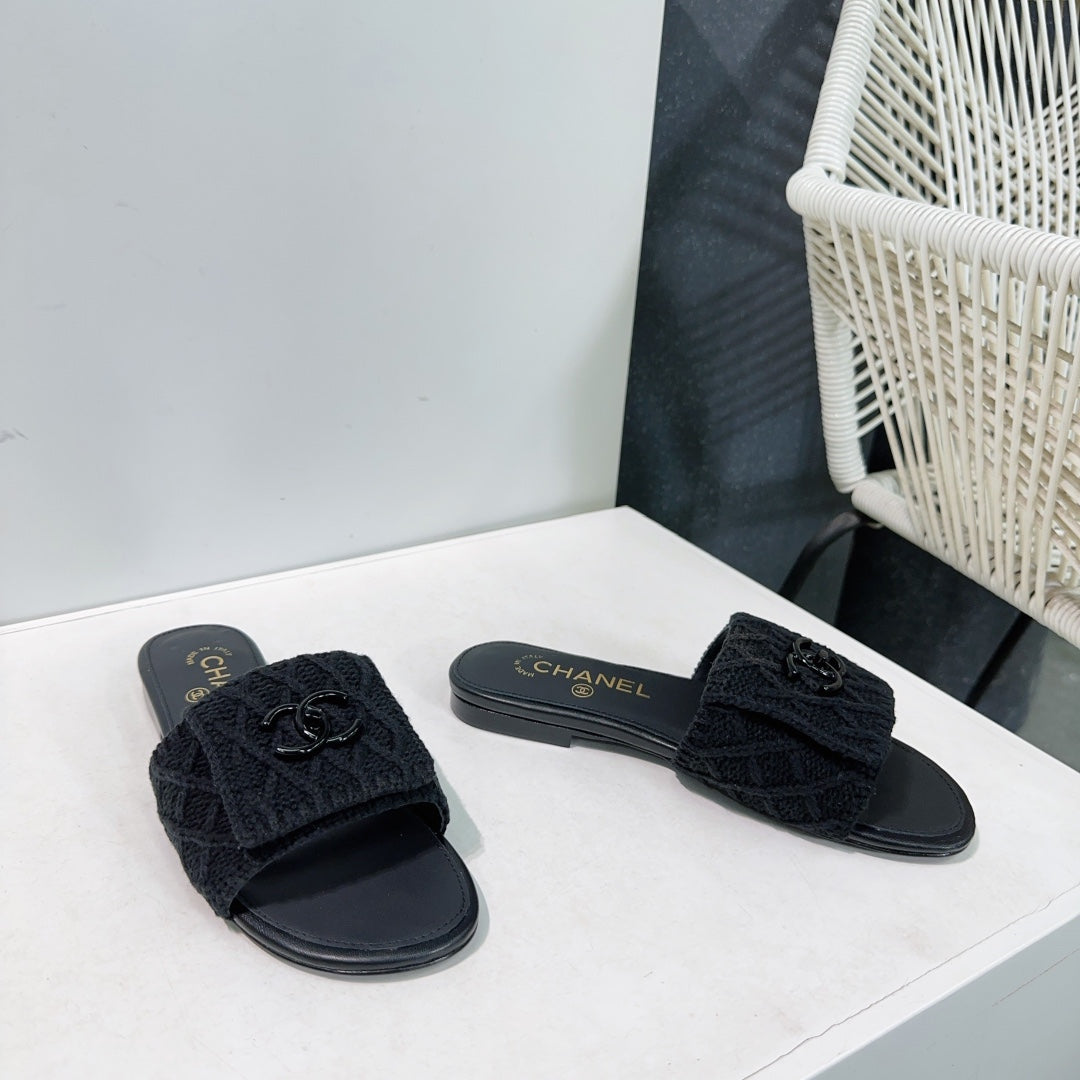 KNIT BLACK FABRIC FLAT SLIDE - 35
