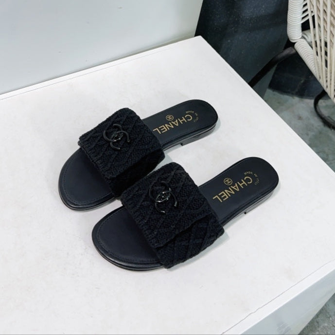 KNIT BLACK FABRIC FLAT SLIDE - 35