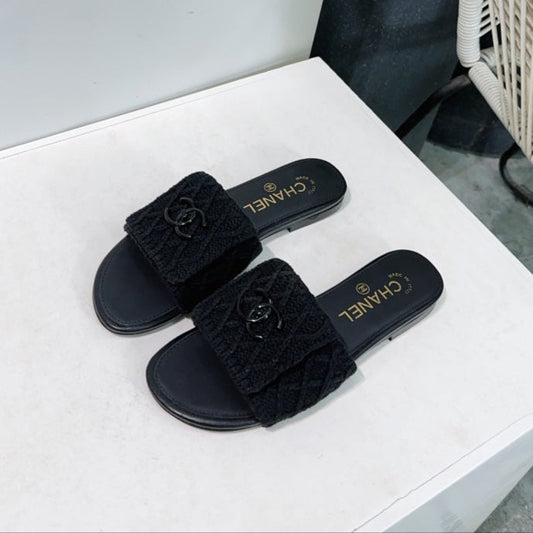KNIT BLACK FABRIC FLAT SLIDE - 35