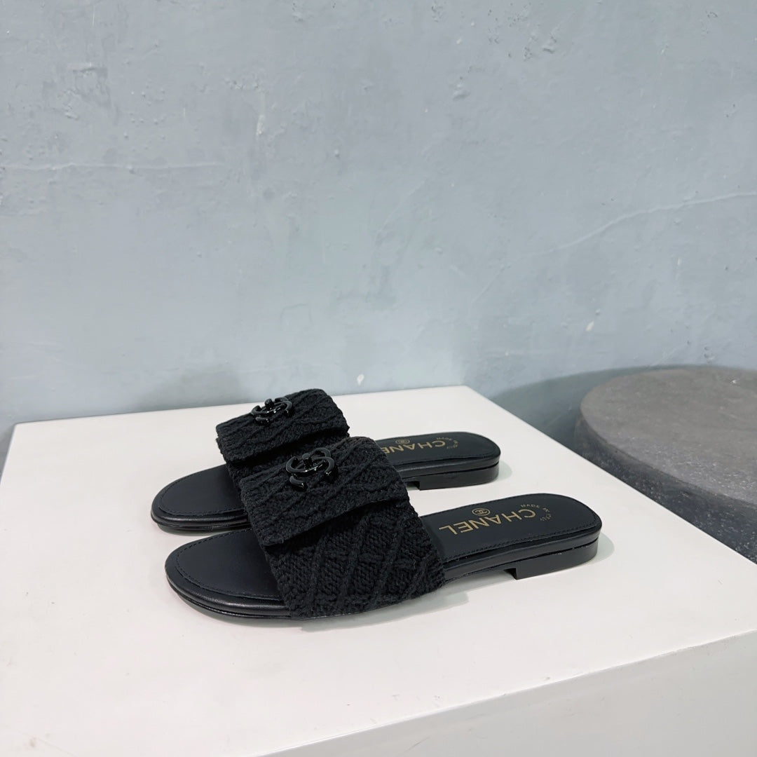 KNIT BLACK FABRIC FLAT SLIDE - 35