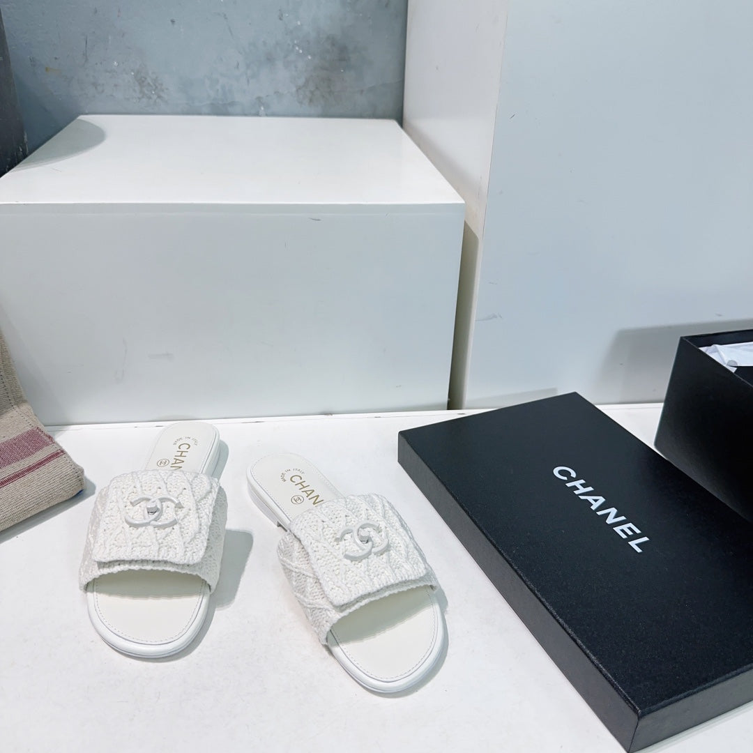 KNIT WHITE FABRIC FLAT SLIDE - 35