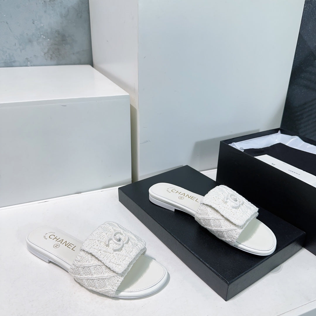 KNIT WHITE FABRIC FLAT SLIDE - 35