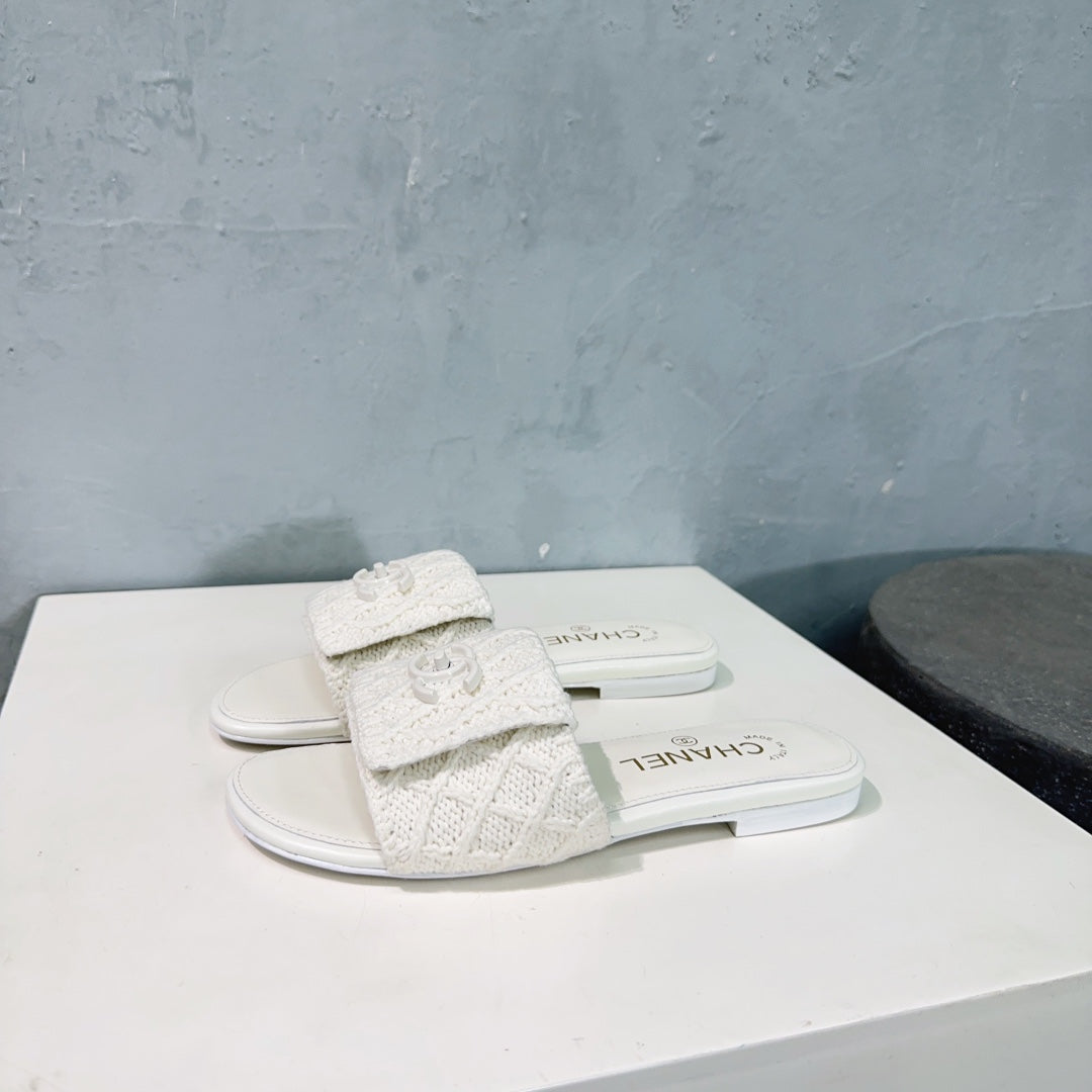 KNIT WHITE FABRIC FLAT SLIDE - 35