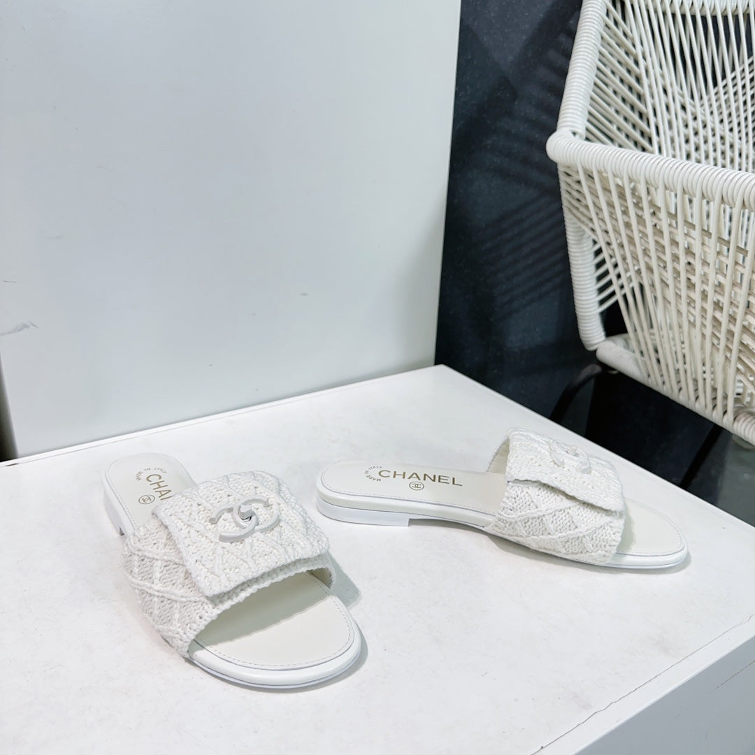 KNIT WHITE FABRIC FLAT SLIDE - 35