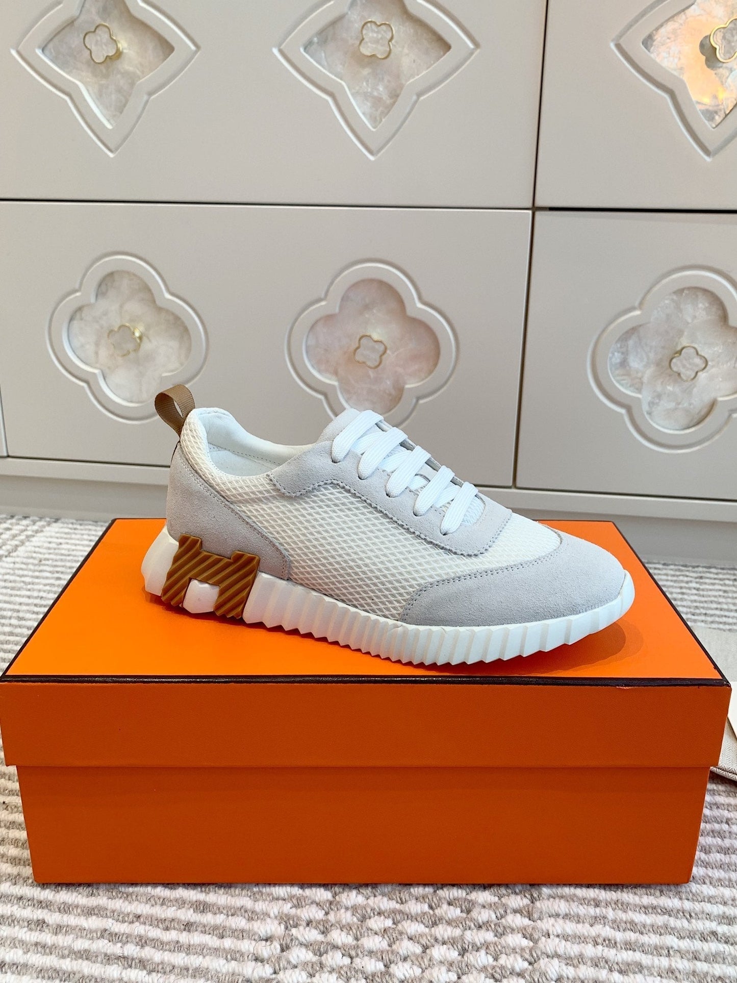 BOUNCING SNEAKER IN WHITE GRAPHIC MESH AND PASTEL GRAY SUEDE - 35