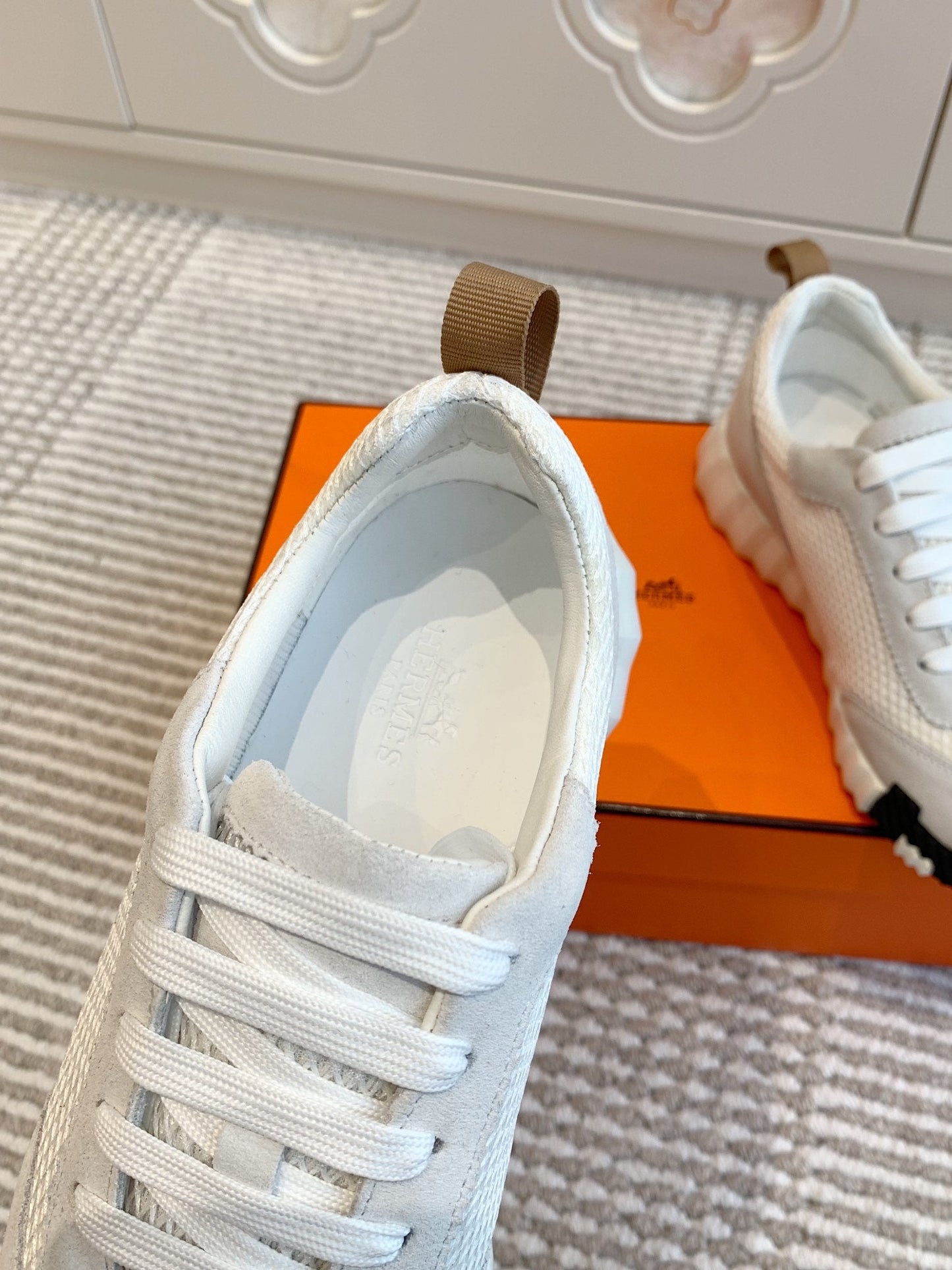 BOUNCING SNEAKER IN WHITE GRAPHIC MESH AND PASTEL GRAY SUEDE - 35