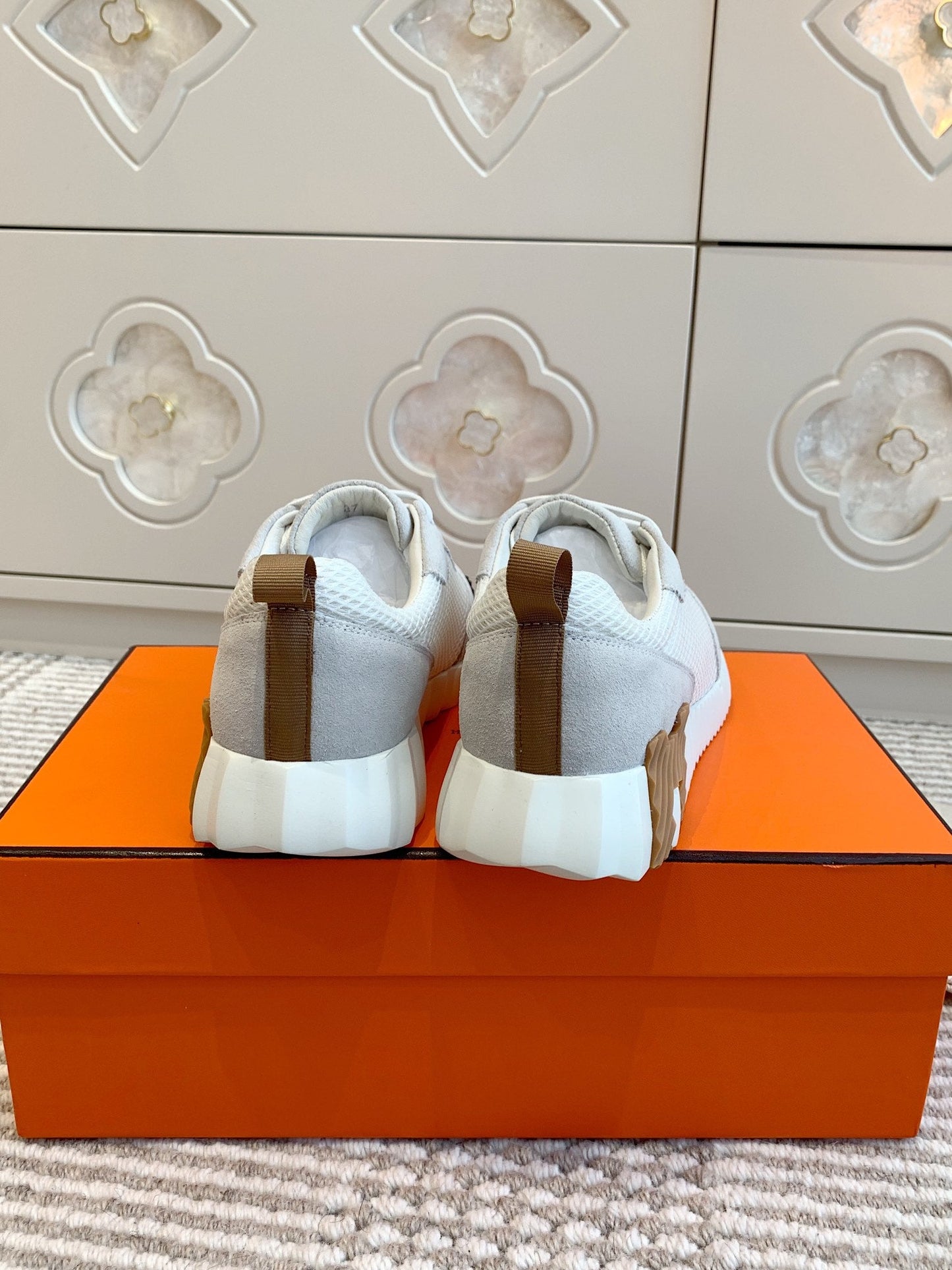 BOUNCING SNEAKER IN WHITE GRAPHIC MESH AND PASTEL GRAY SUEDE - 35