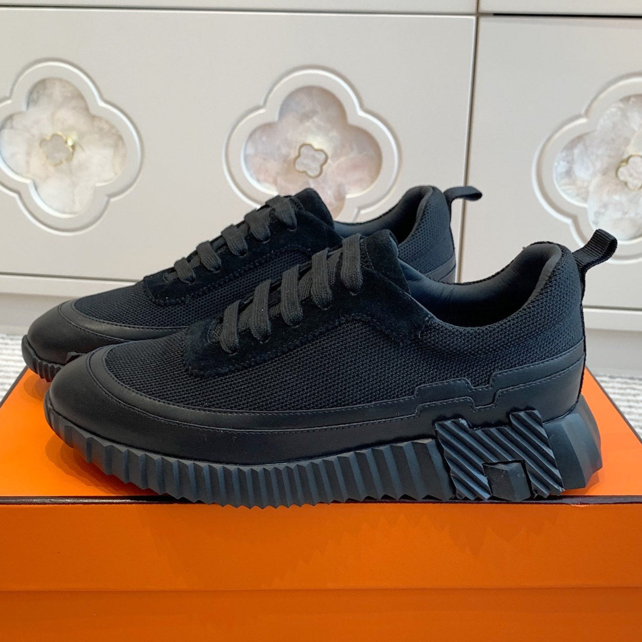 BOUNCING SNEAKER IN BLACK GRAPHIC MESH AND CALFSKIN - 35