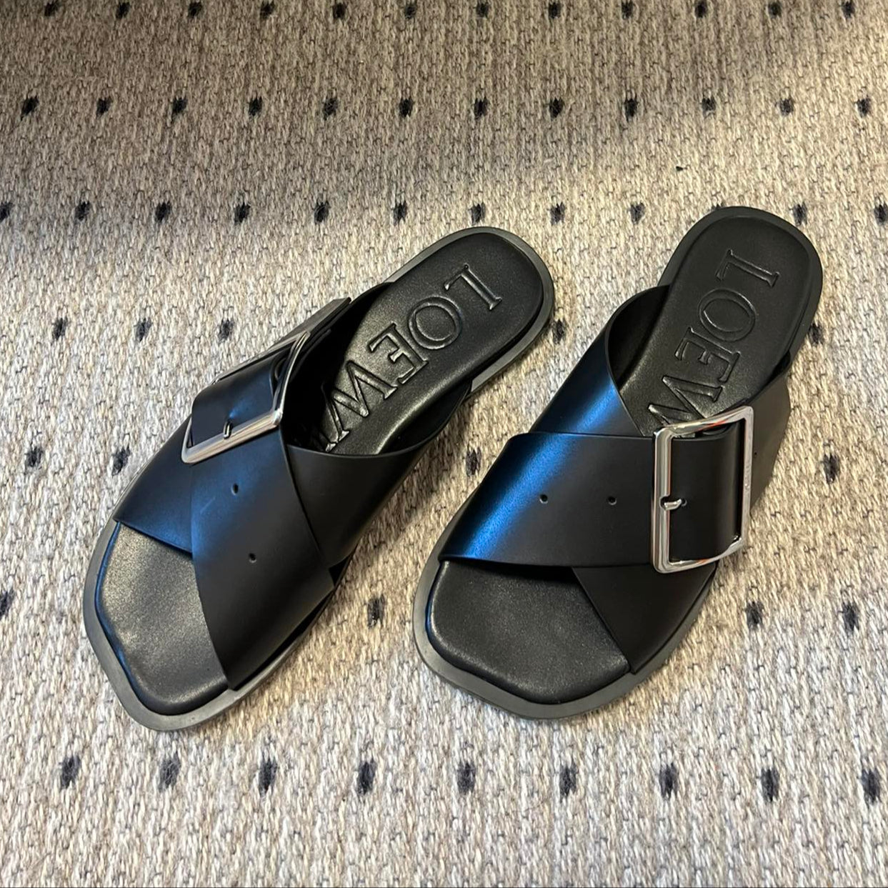 PETAL BELT FLAT SANDAL IN BLACK CALFSKIN - 35