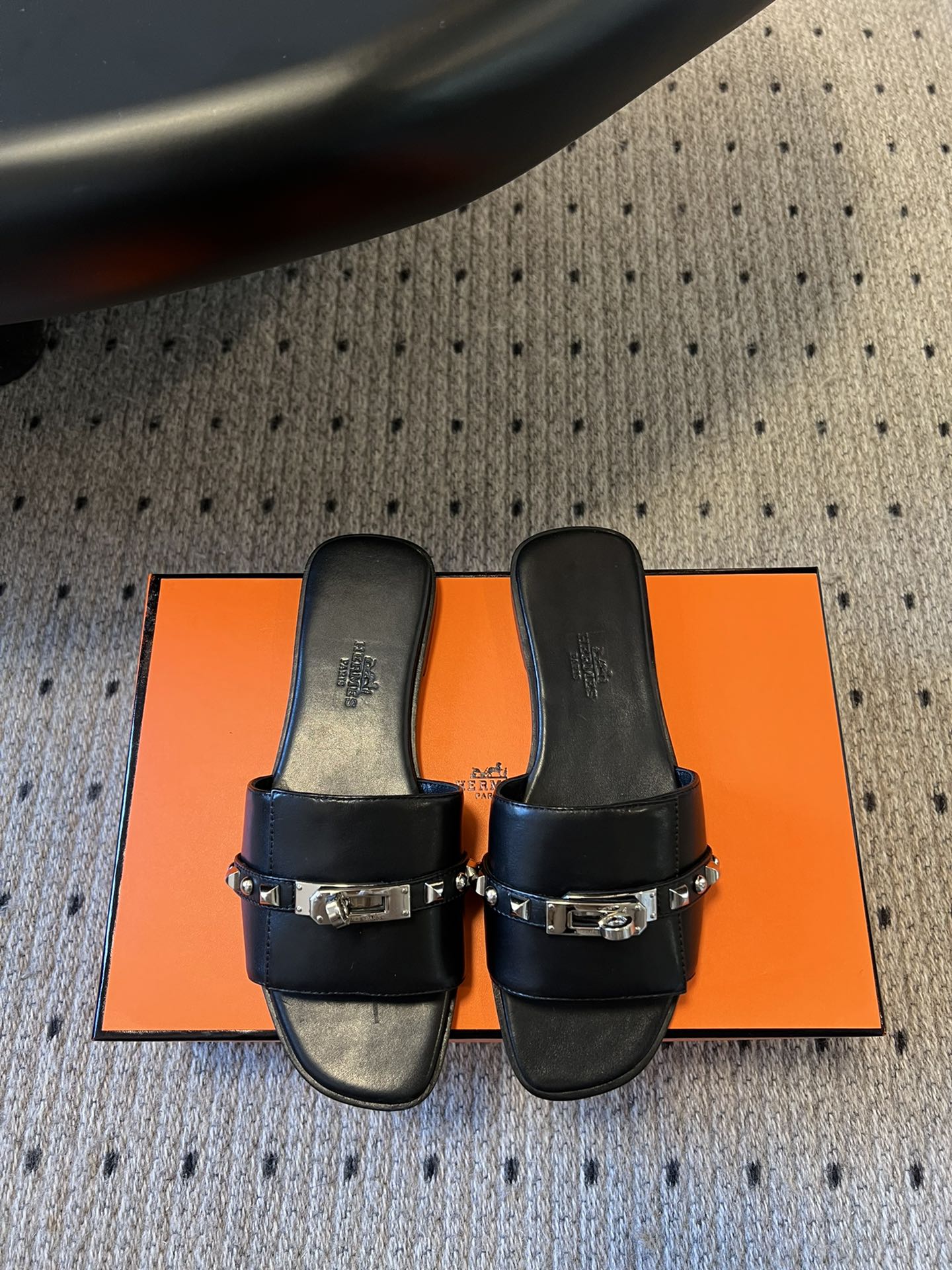 GIULIA FLAT SANDAL IN BLACK CALFSKIN - 35