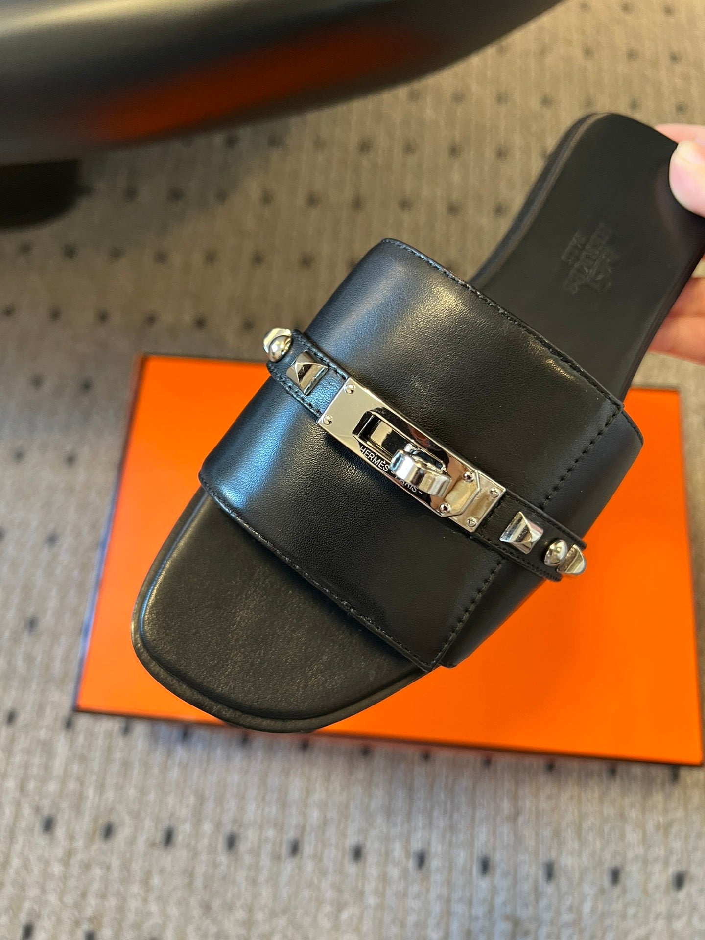 GIULIA FLAT SANDAL IN BLACK CALFSKIN - 35