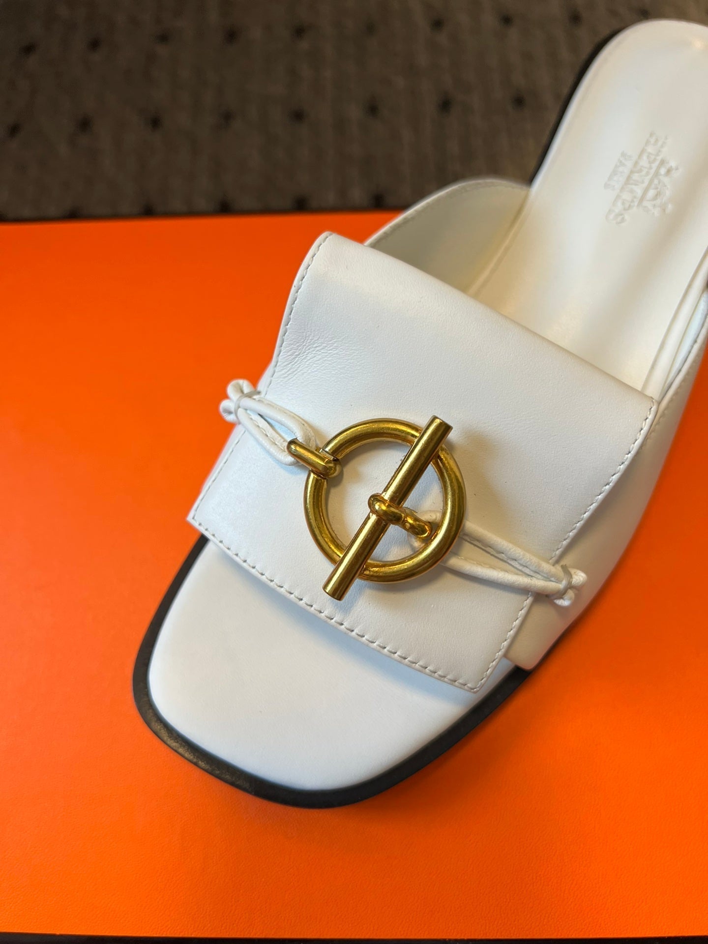 ILOT FLAT SANDAL IN WHITE CALFSKIN - 35