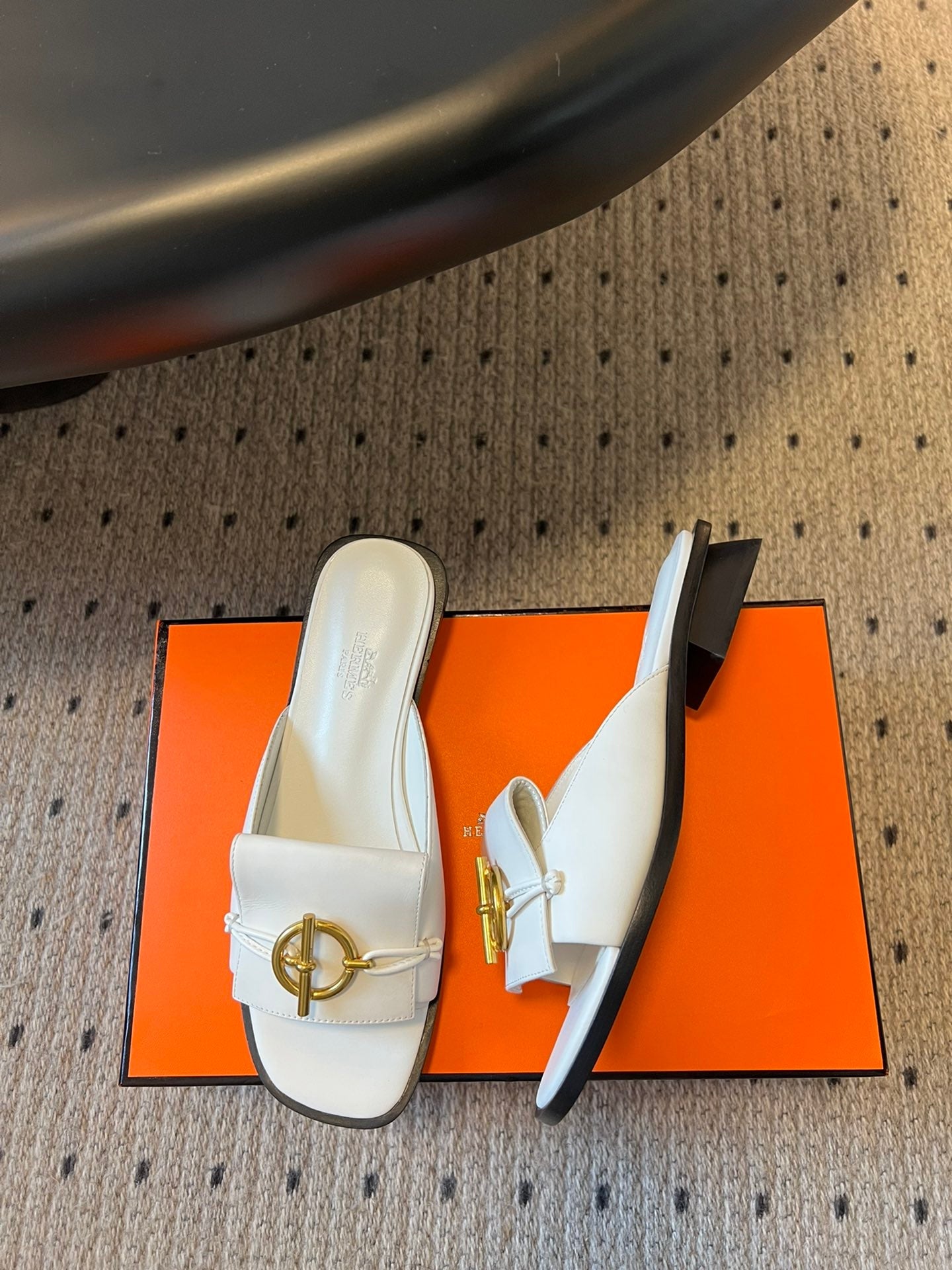 ILOT FLAT SANDAL IN WHITE CALFSKIN - 35