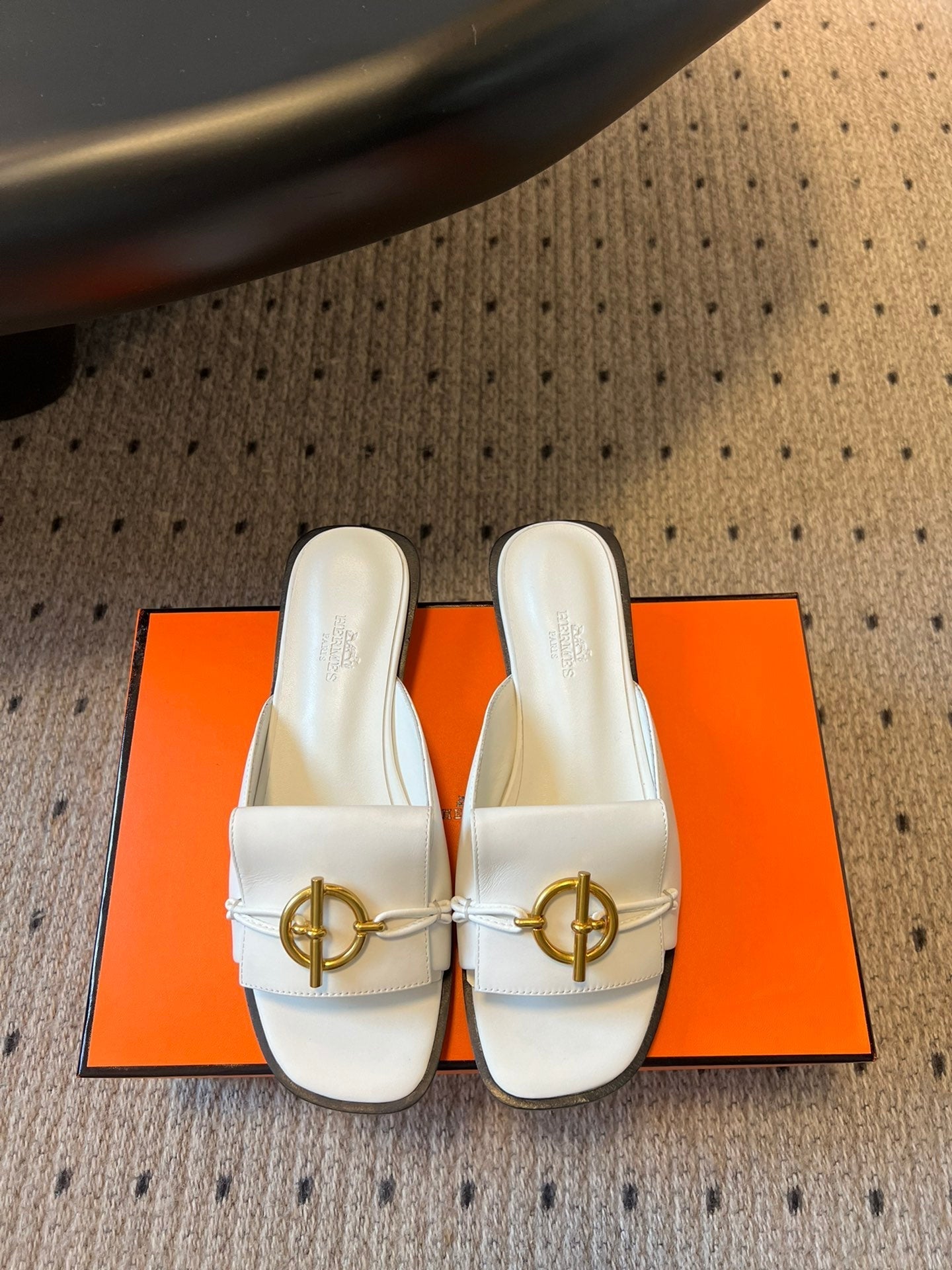 ILOT FLAT SANDAL IN WHITE CALFSKIN - 35