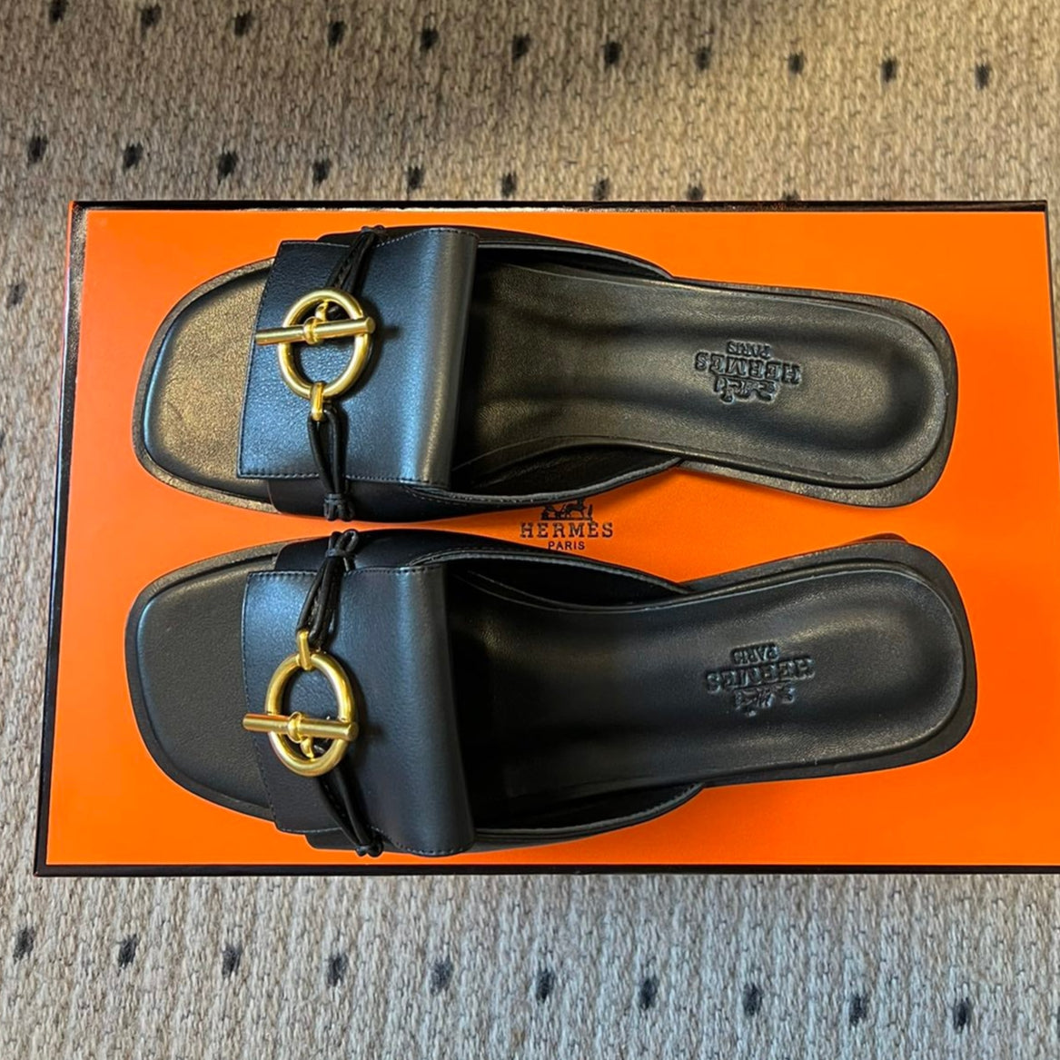 ILOT FLAT SANDAL IN BLACK CALFSKIN - 35