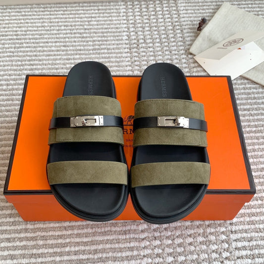 HM 26S БОСОНІЖКИ KELLY BUCKLE З ДВОЙНИМ РЕМІНЦЕМ ІЗ ЗАМШІ КОЛЬОРУ MOSS GREEN, СРІБНА ФУРНІТУРА