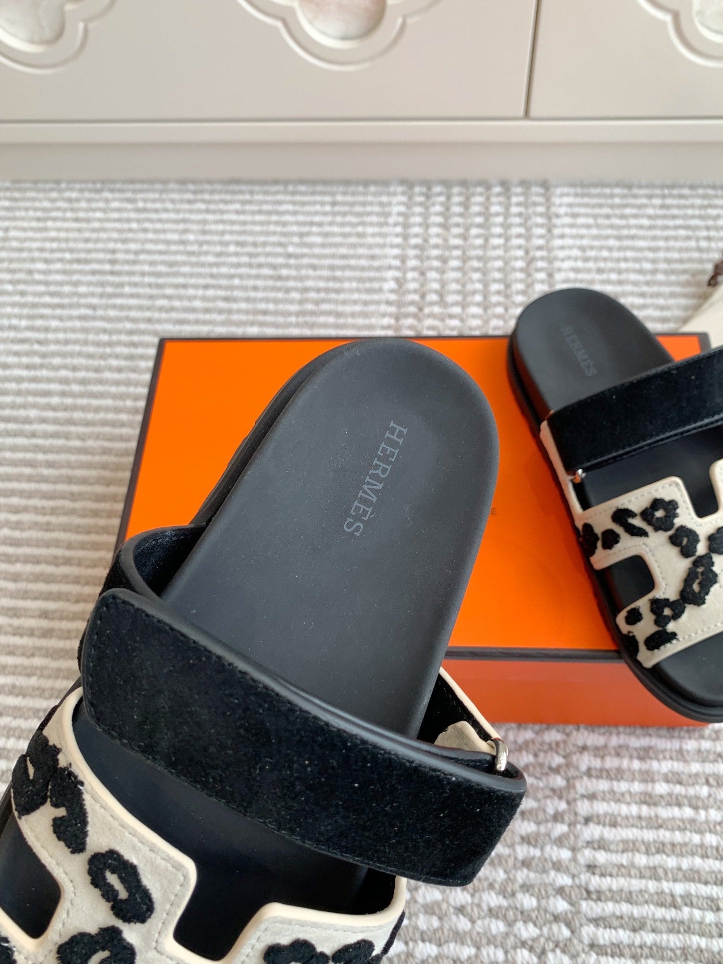 HM 26S CHYPRE SANDALS IN WHITE MIX BLACK SUEDE WITH EMBROIDERED PATTERN STRAP