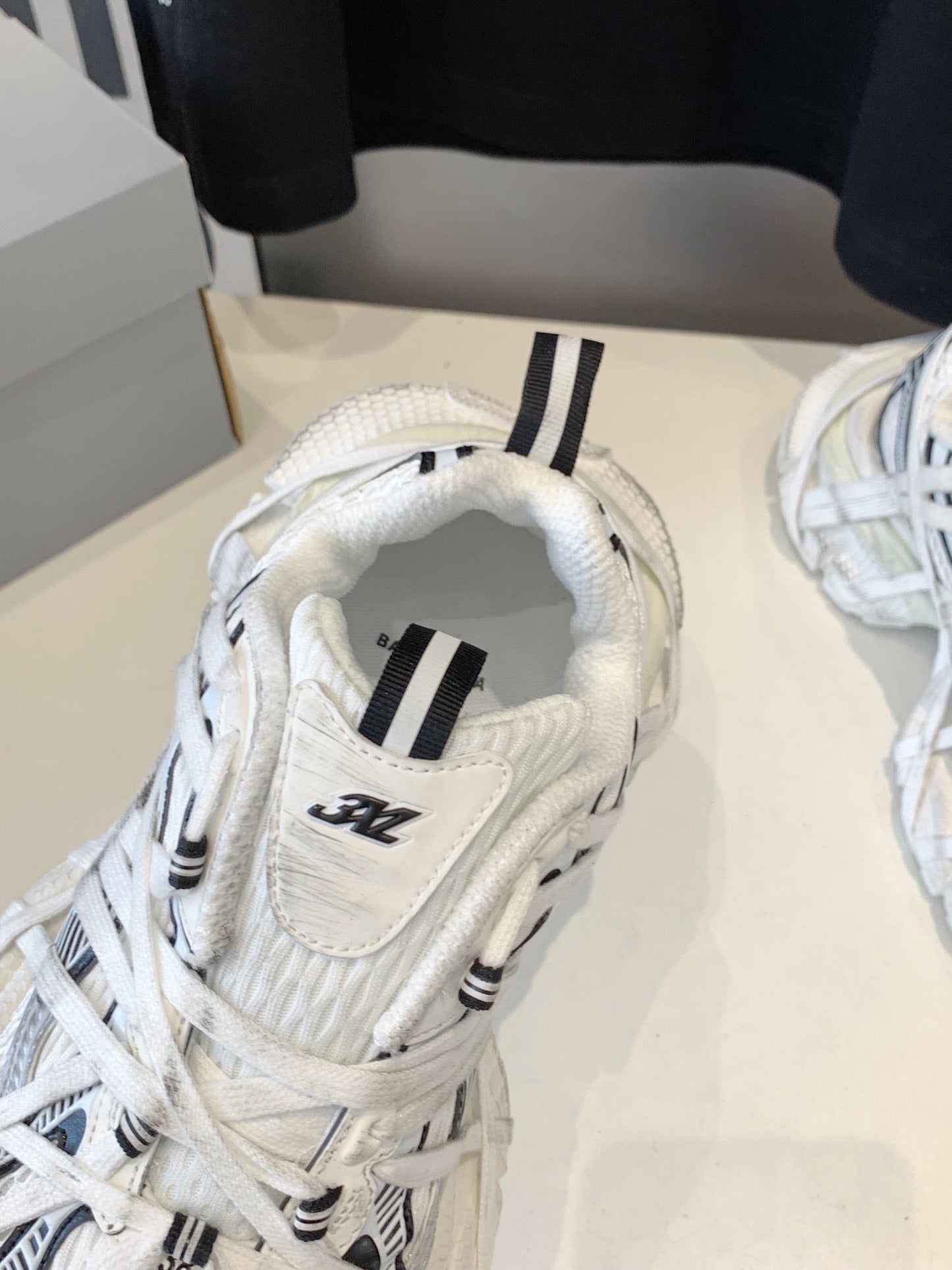 3XL EXTREME LACE SNEAKER WHITE AND SILVER - 35