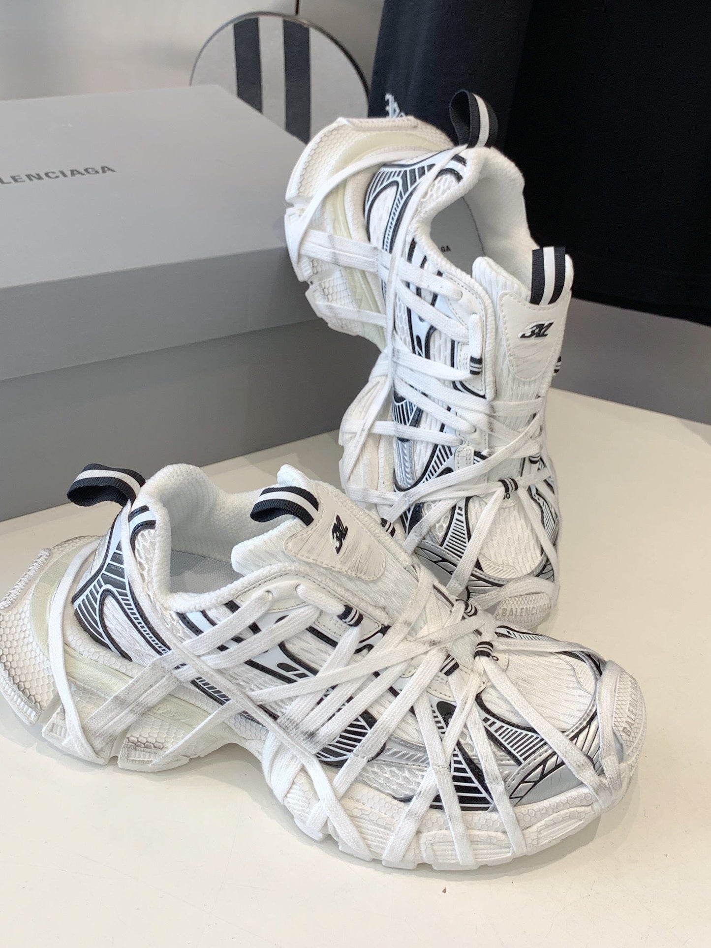 3XL EXTREME LACE SNEAKER WHITE AND SILVER - 35