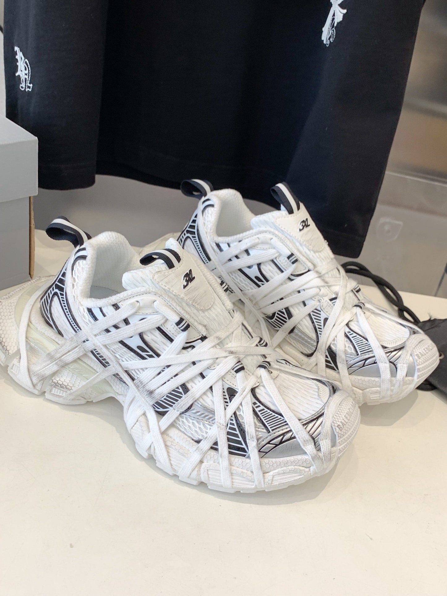 3XL EXTREME LACE SNEAKER WHITE AND SILVER - 35